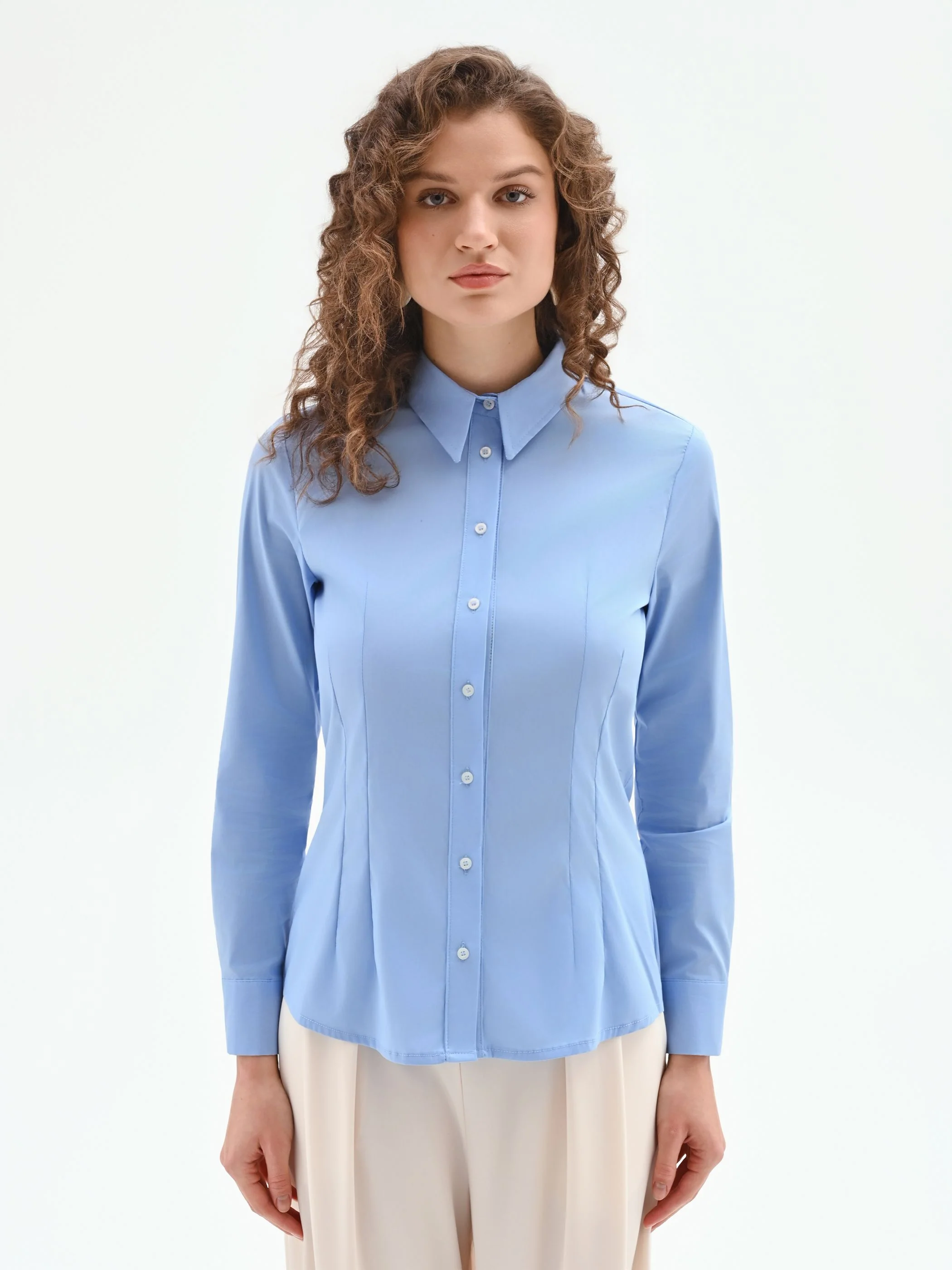 Camicia cielo azzurro dal taglio sciancrato - Image 2