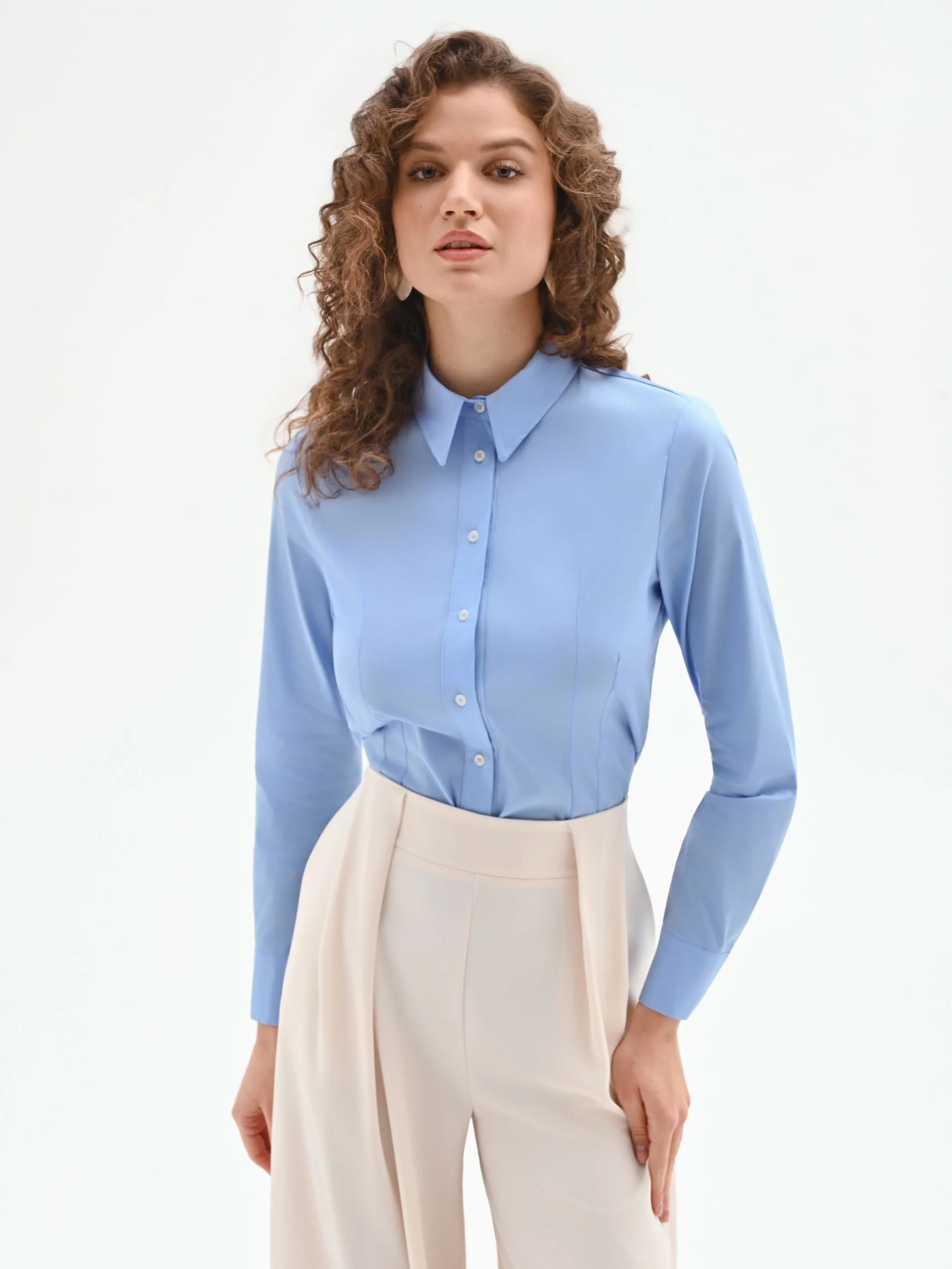 Camicia cielo azzurro dal taglio sciancrato - Image 5