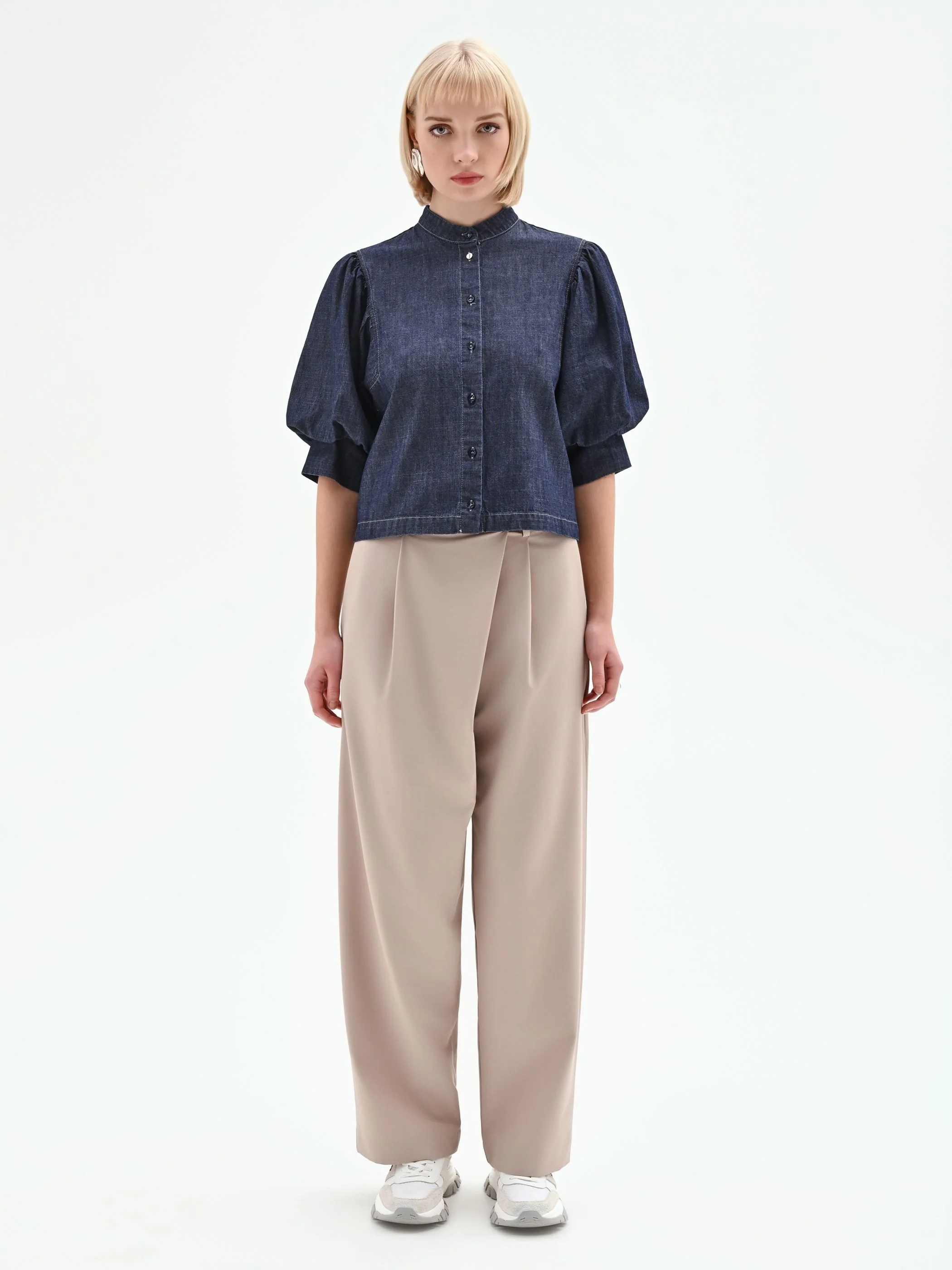 Camicia con maniche a sbuffo in denim blu scuro