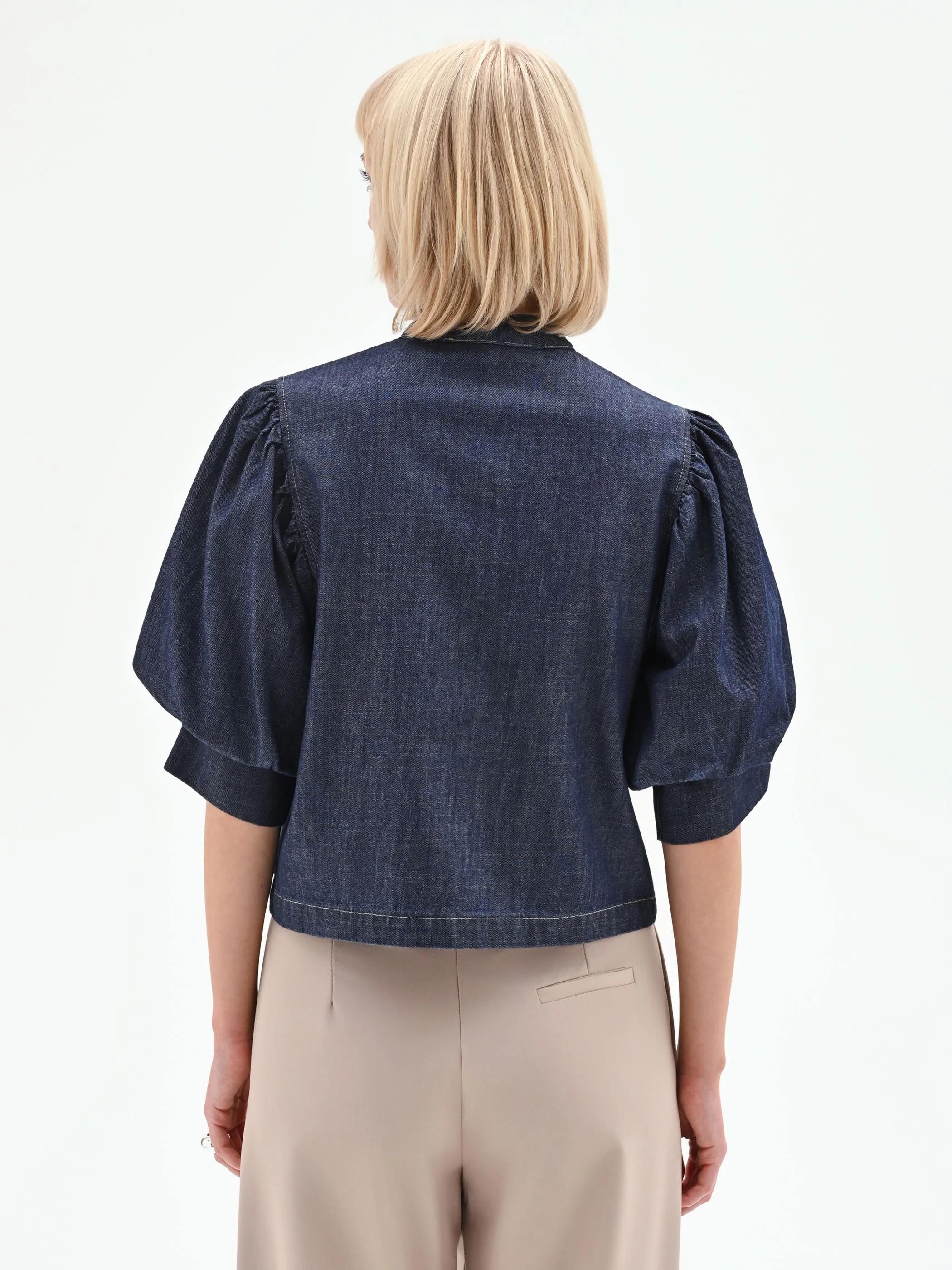 Camicia con maniche a sbuffo in denim blu scuro - Image 3