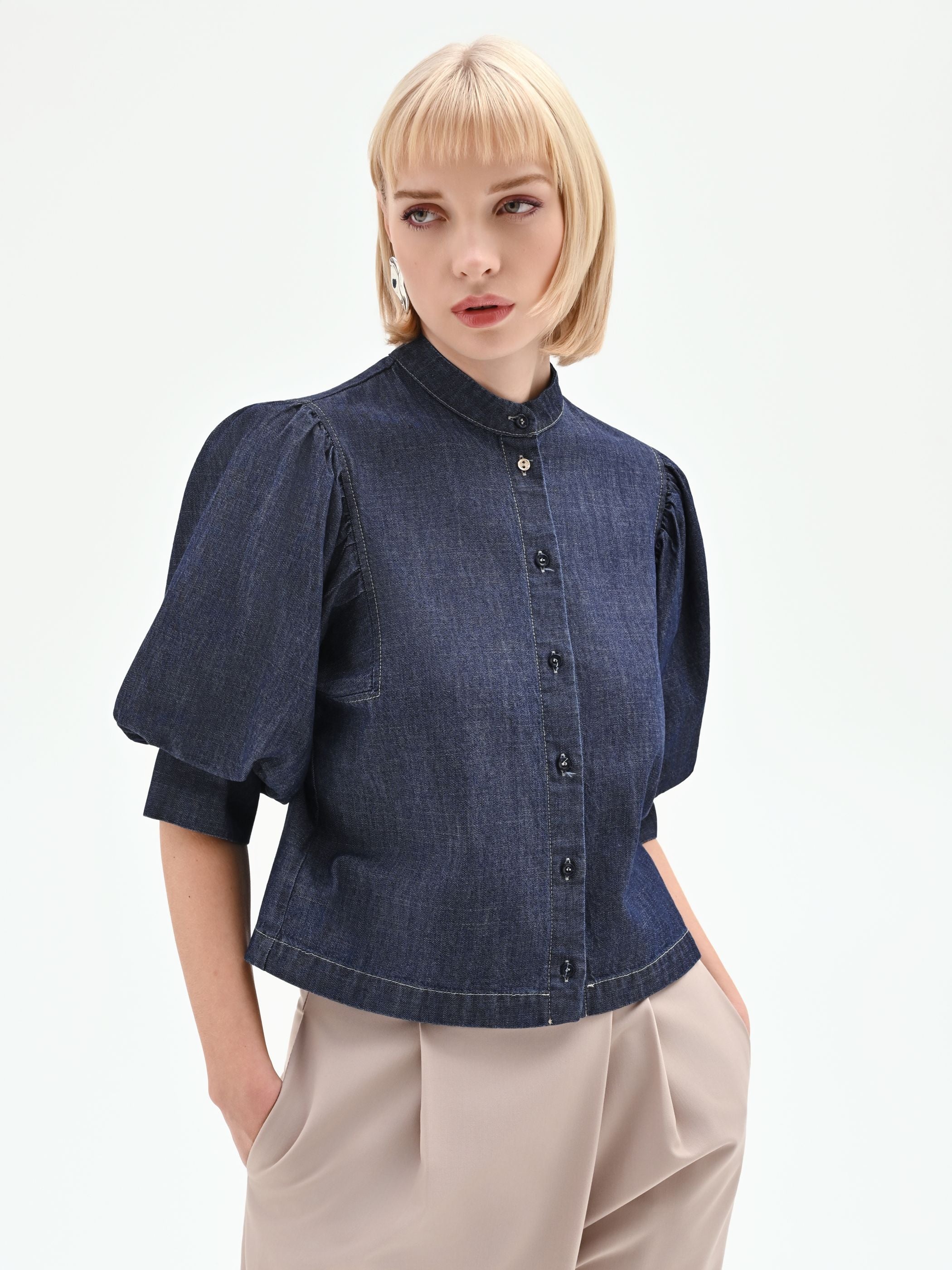Camicia con maniche a sbuffo in denim blu scuro - Image 5
