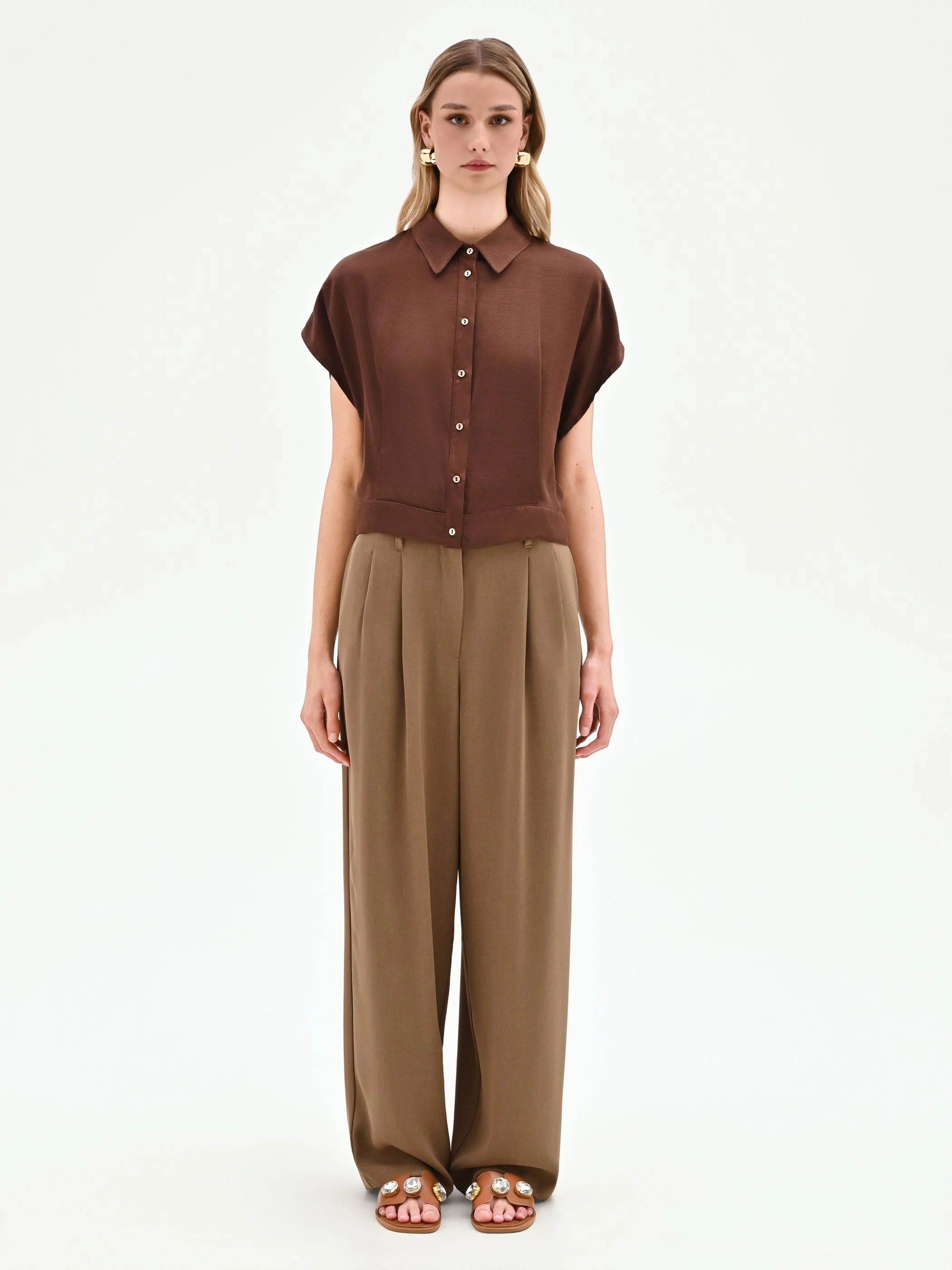 Camicia corta in raso color cioccolato - Image 2