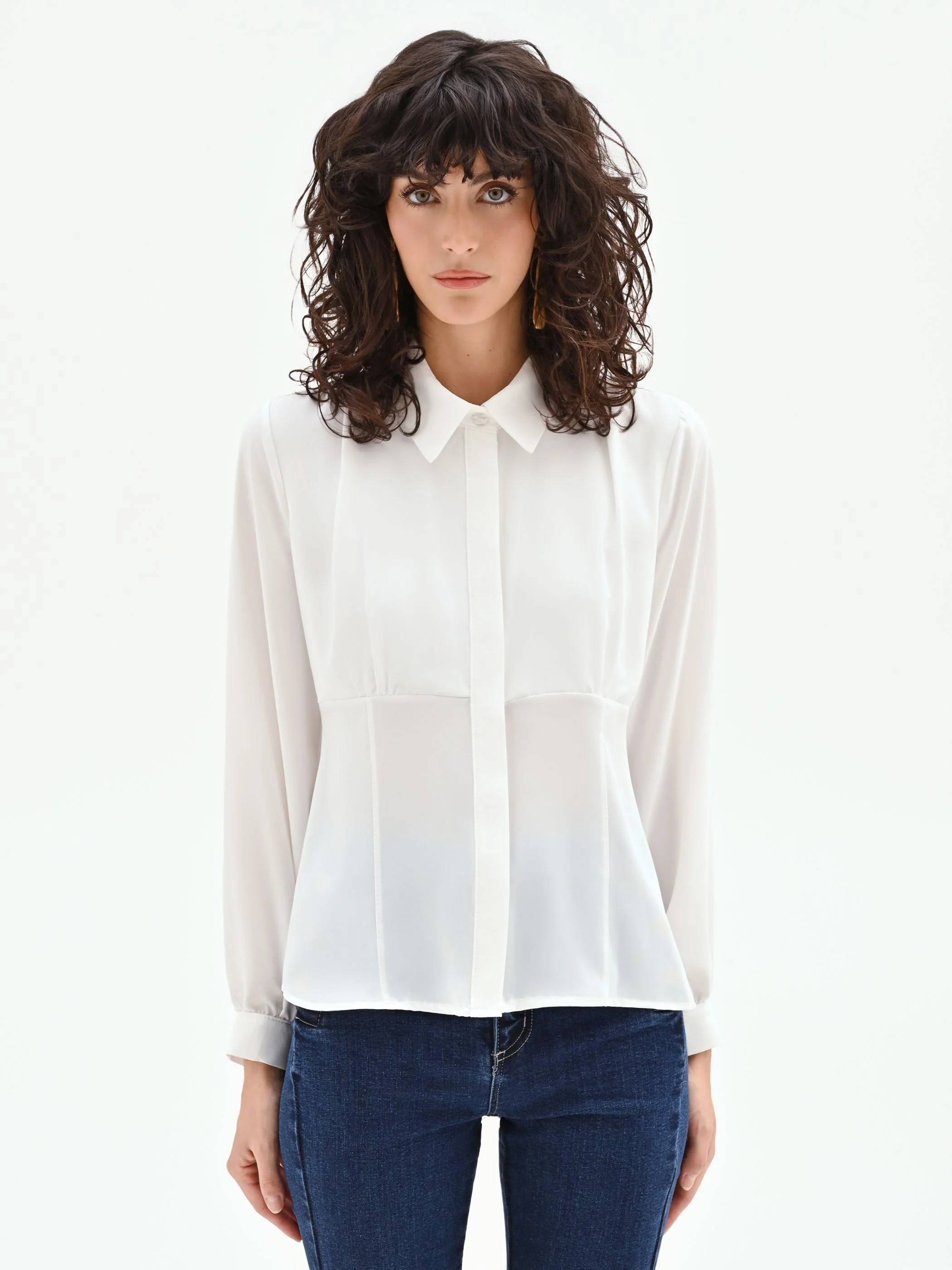 Camicia panna in raso con silhouette sagomata - Image 2