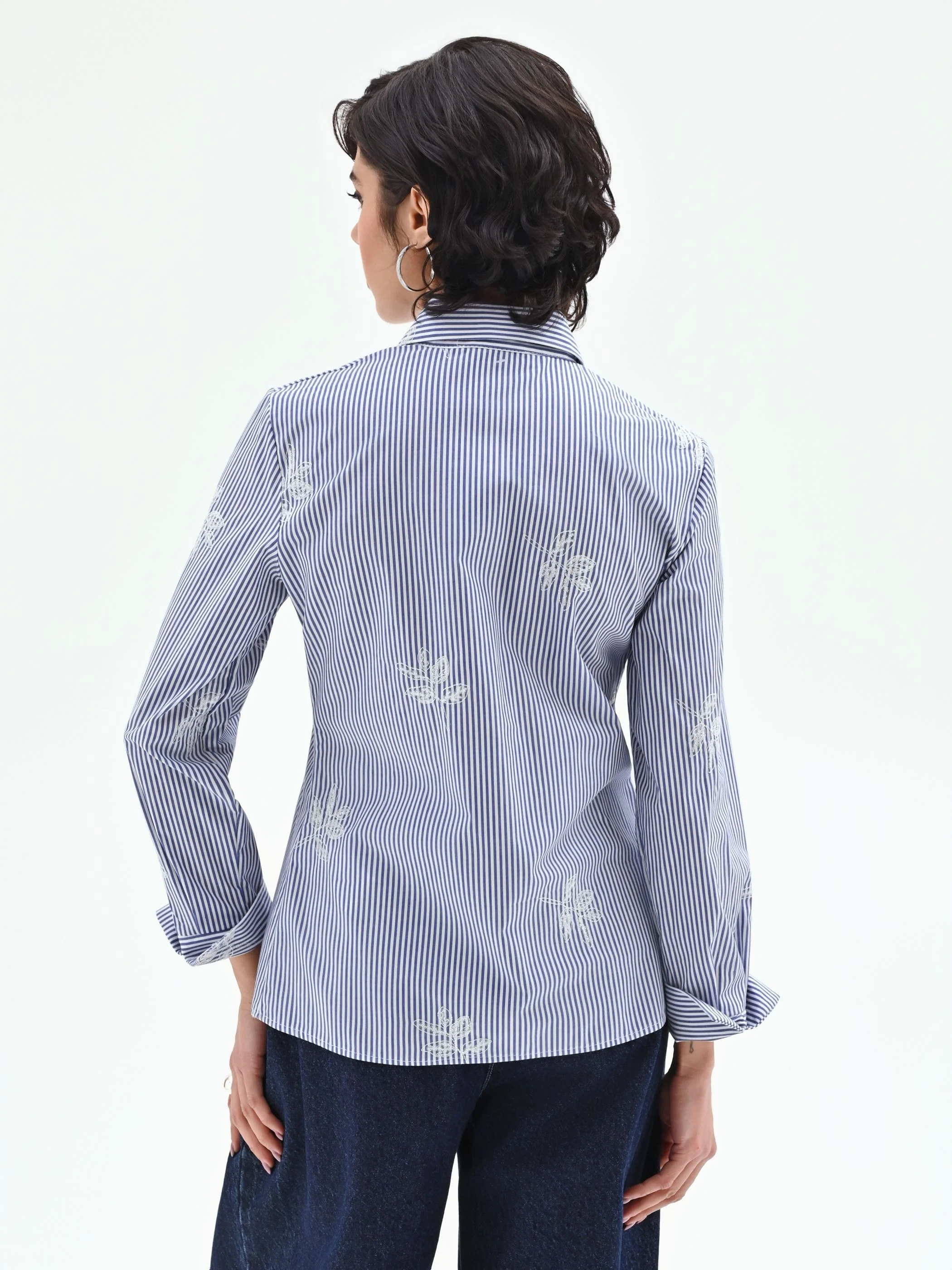 Camicia popeline a righe blu con ricami - Image 5