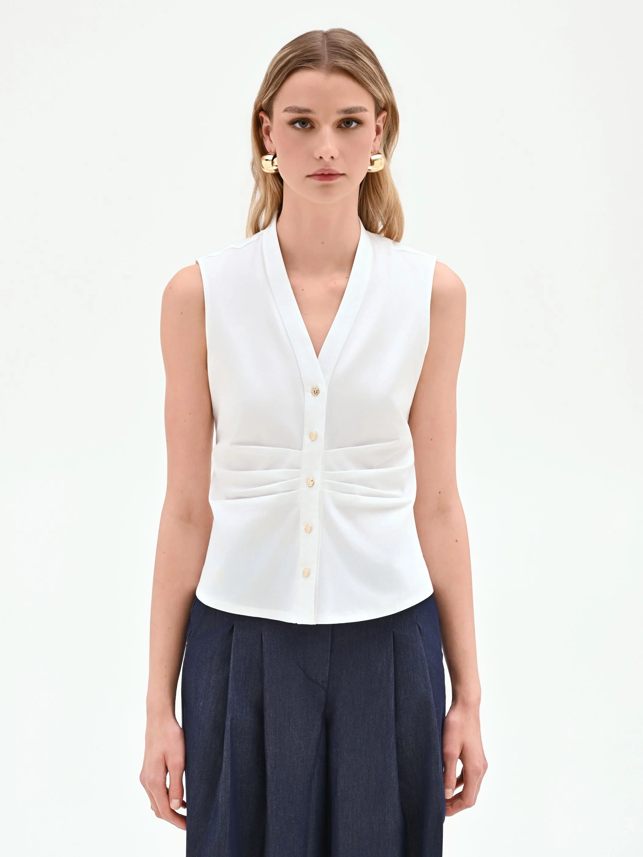 Camicia smanicata bianca con arriccio in vita - Image 2