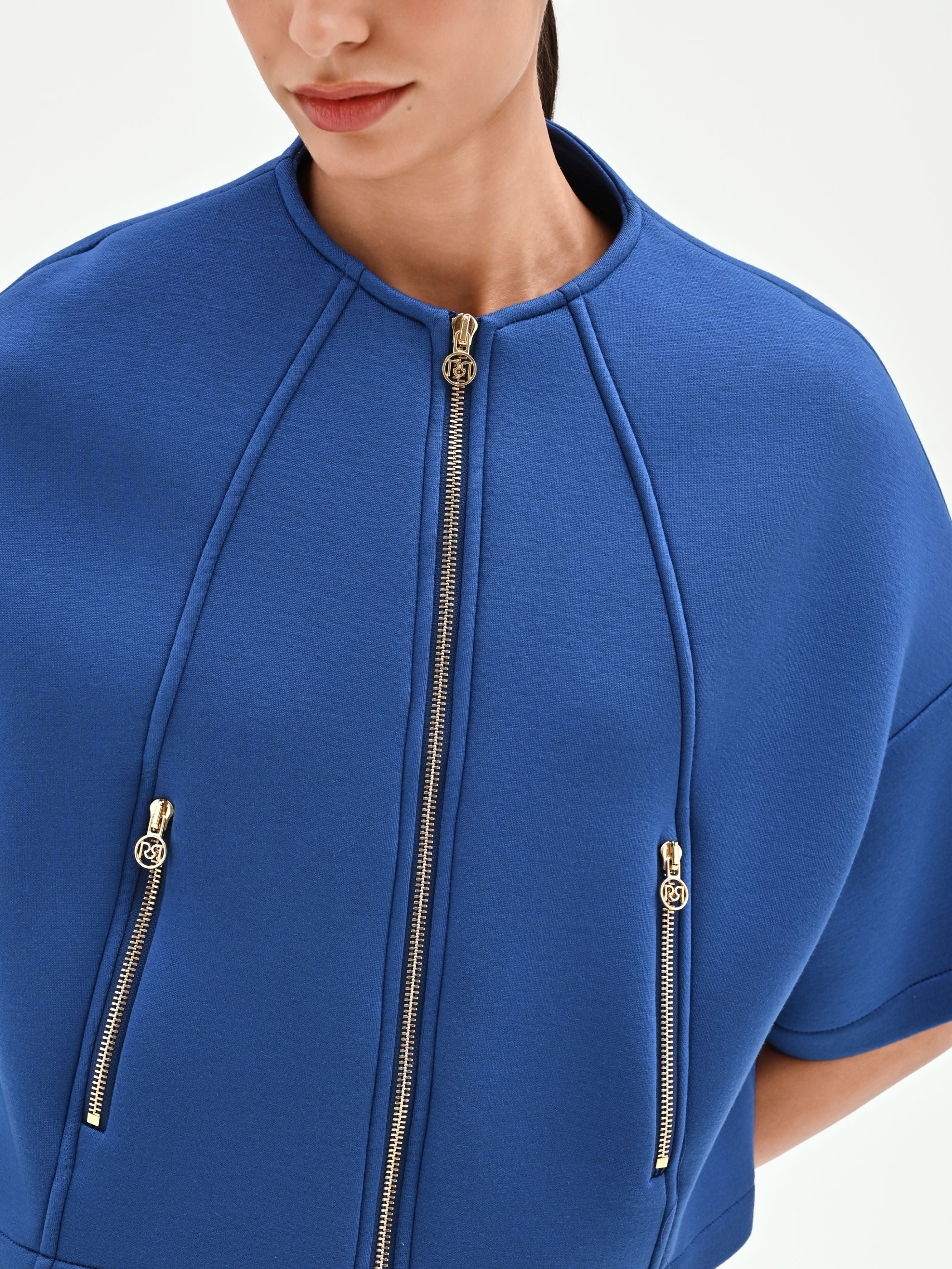 Capospalla cropped blu brillante con zip dorate - Image 4