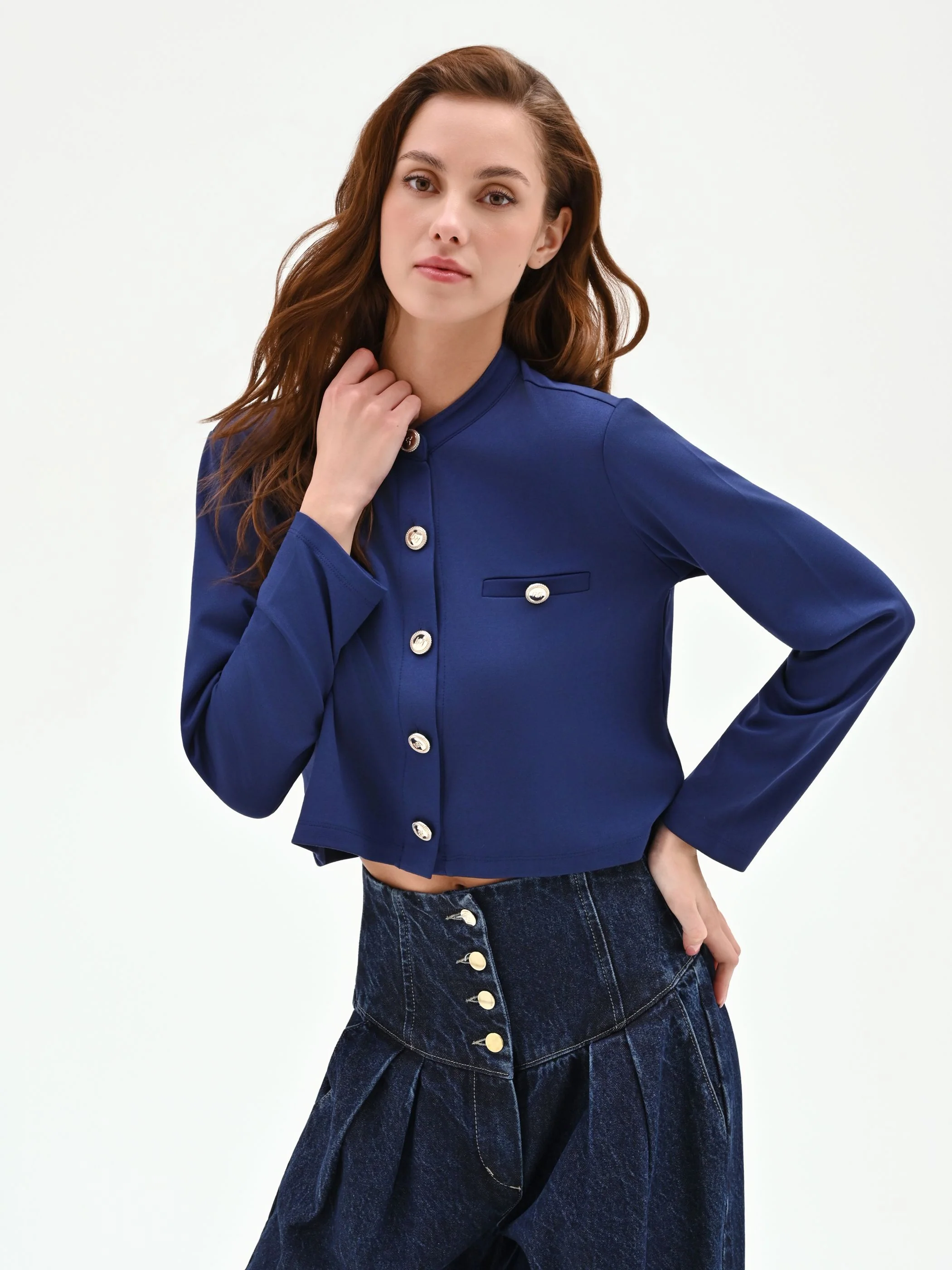 Cardigan blu morbido con bottoni dorati - Image 3