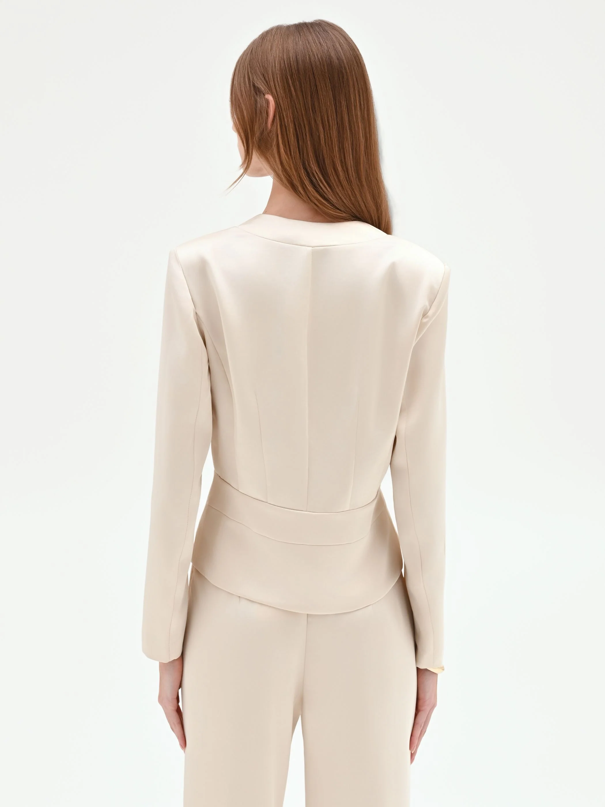 Giacca Beige Chiaro con Drappeggio in Raso - Image 2