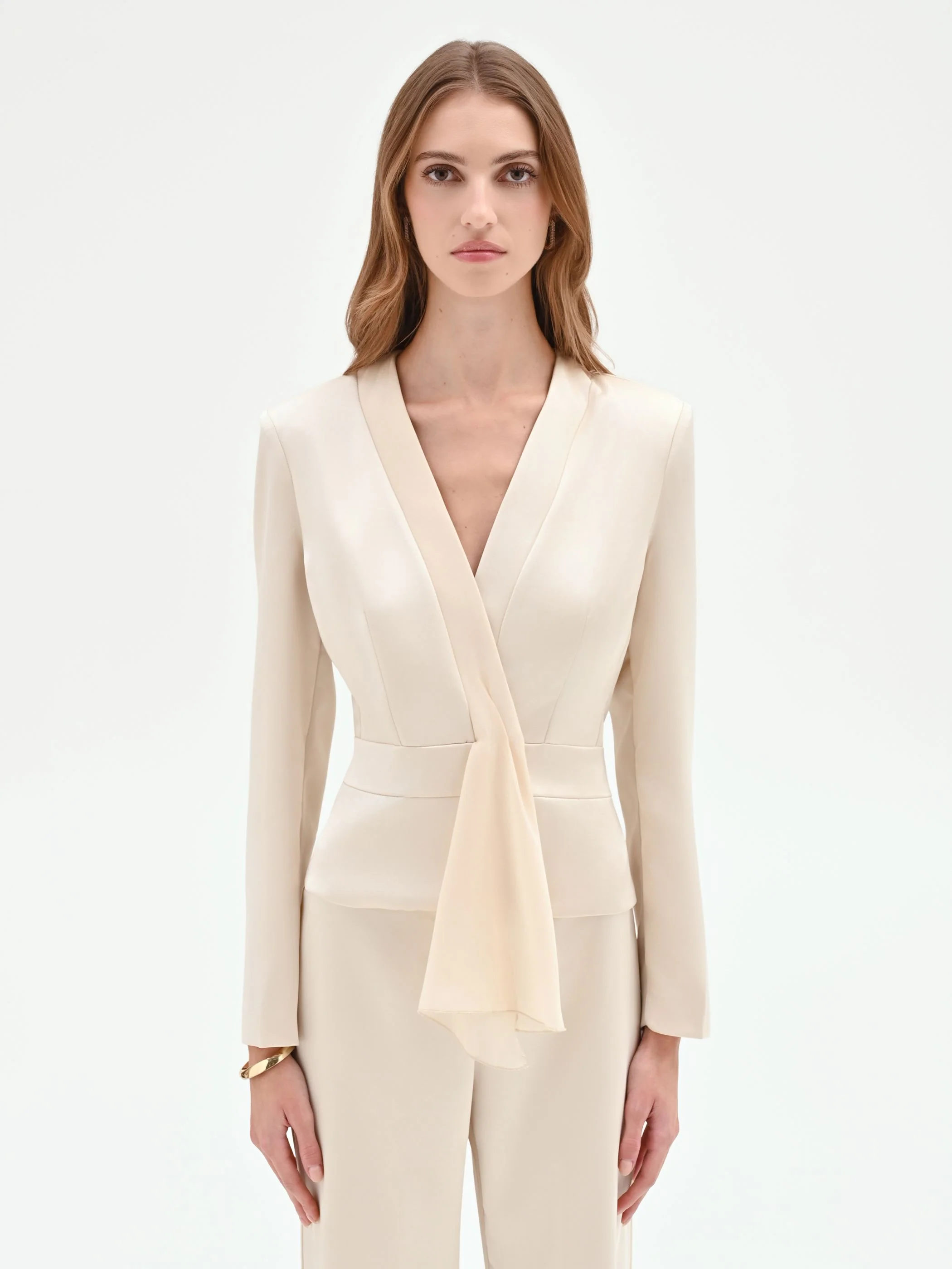 Giacca Beige Chiaro con Drappeggio in Raso - Image 3