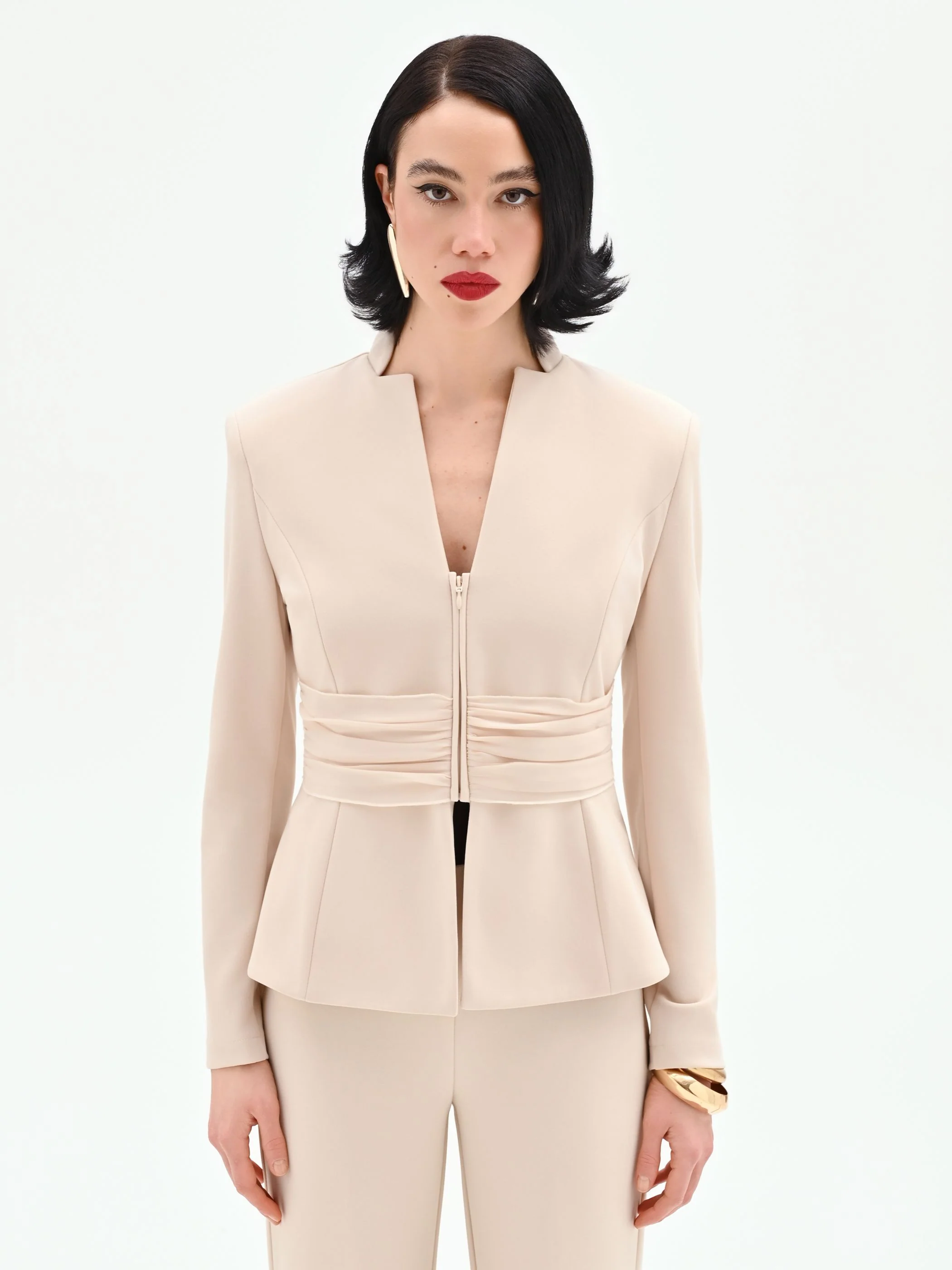 Giacca beige chiaro con drappeggio in vita - Image 2