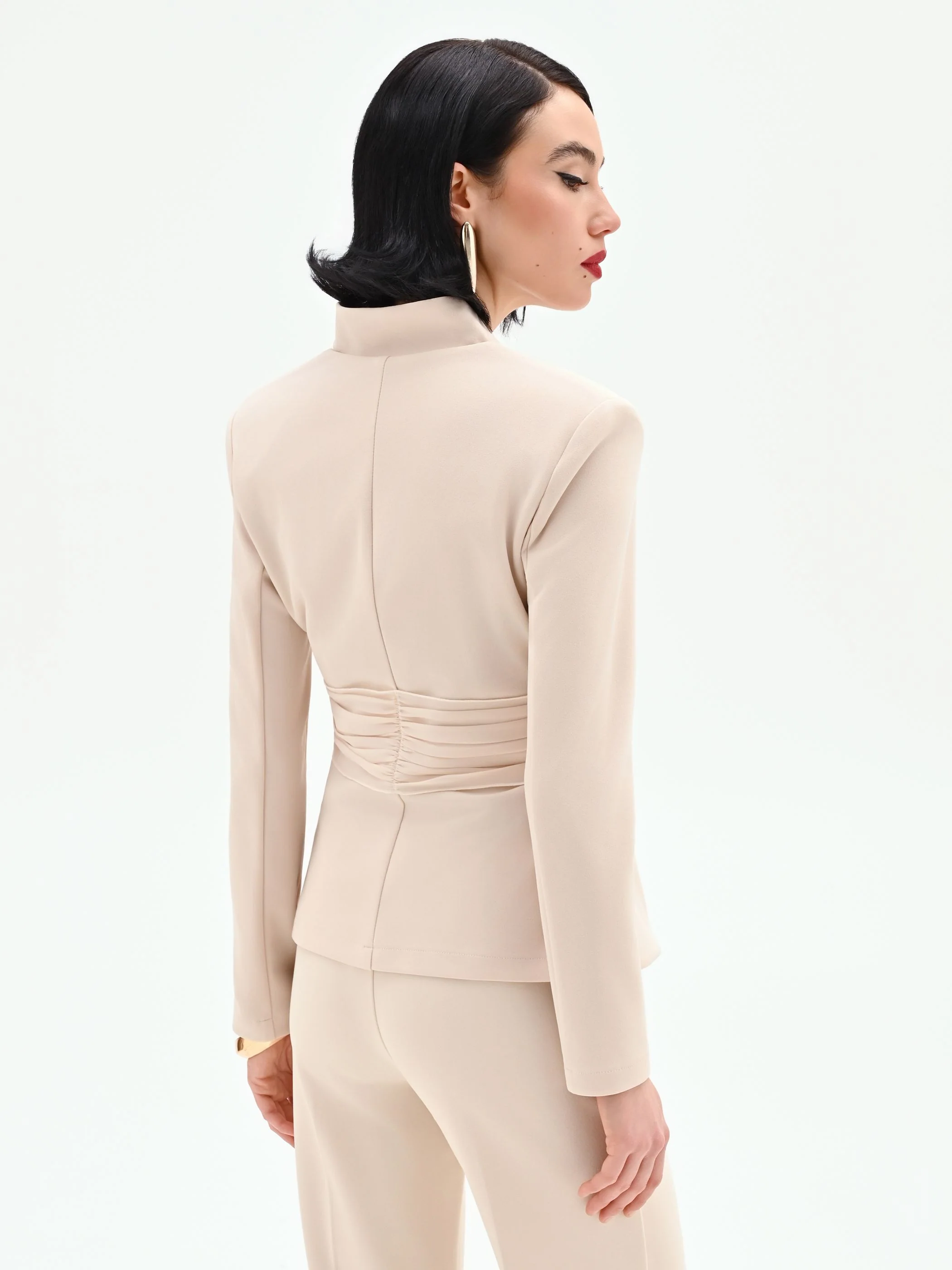 Giacca beige chiaro con drappeggio in vita - Image 3