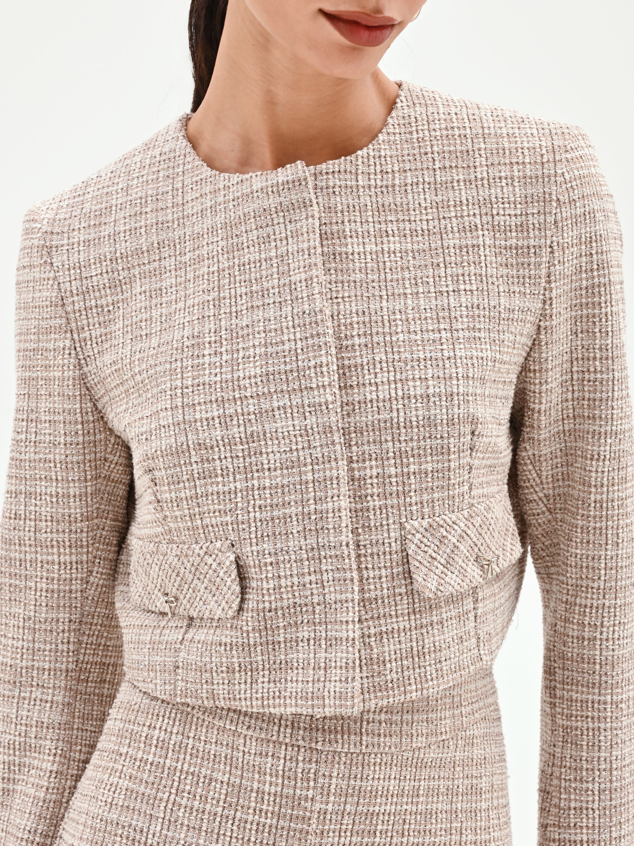 Giacca beige chiaro in tweed con tasche applicate - Image 5