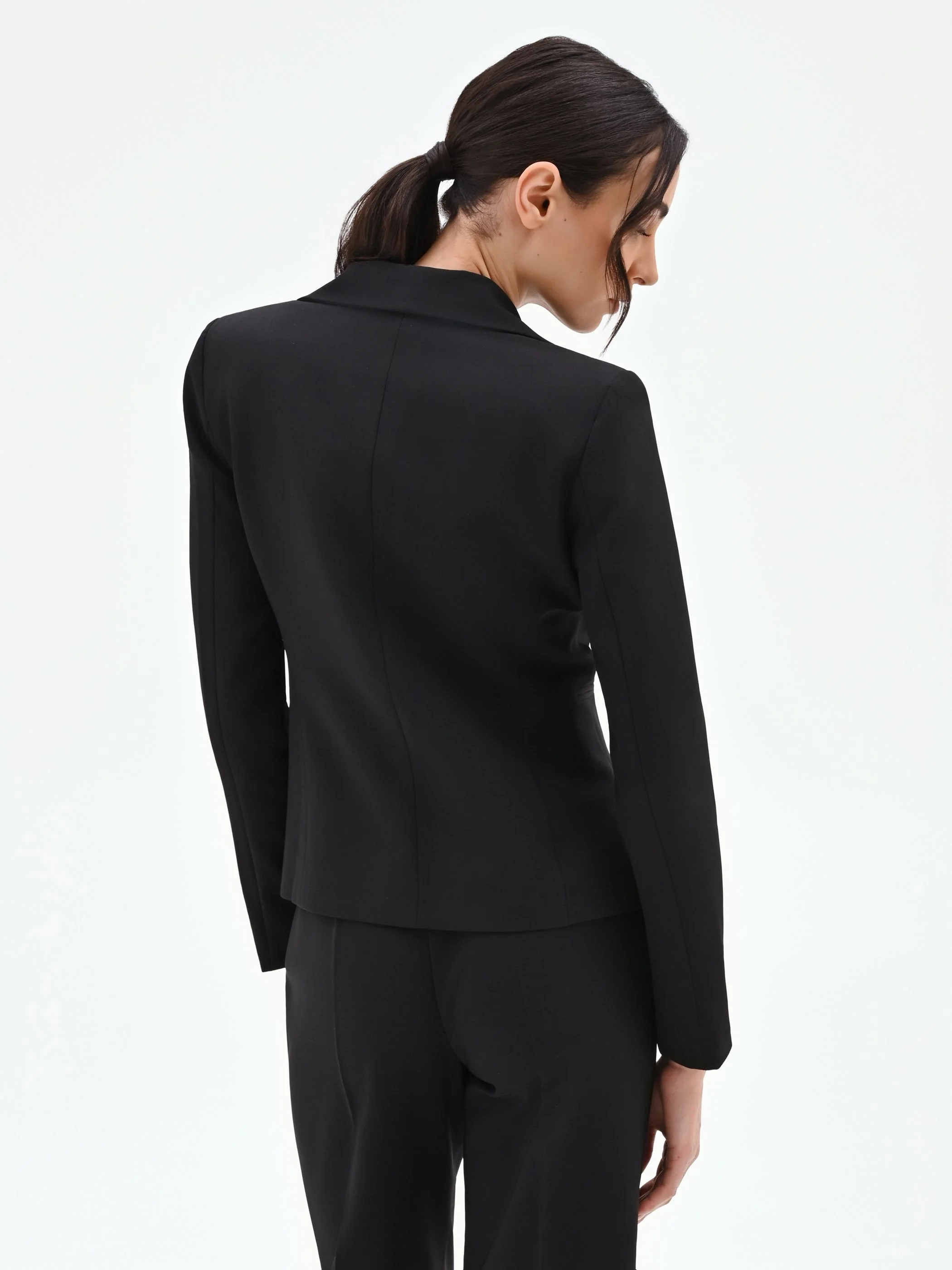 Giacca blazer nera con bottone monogram - Image 4