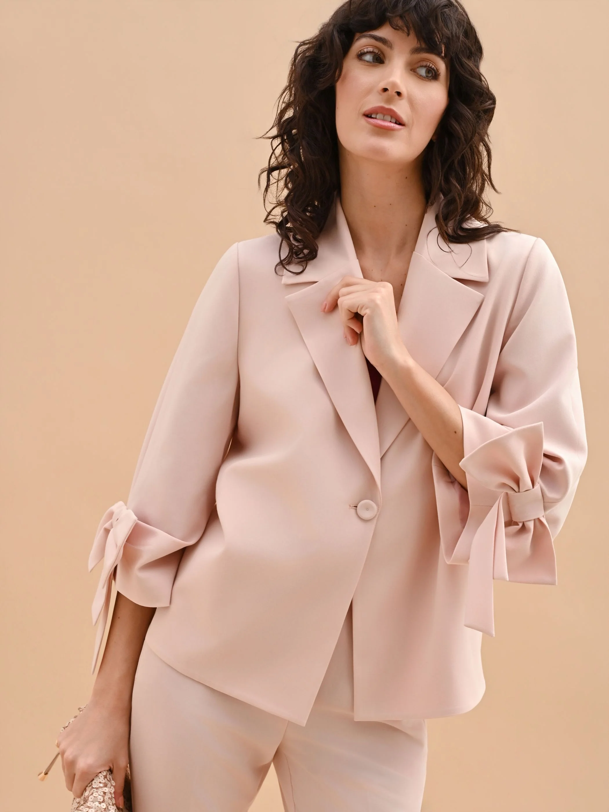 Giacca blazer rosa con fiocco sulla manica - Image 6