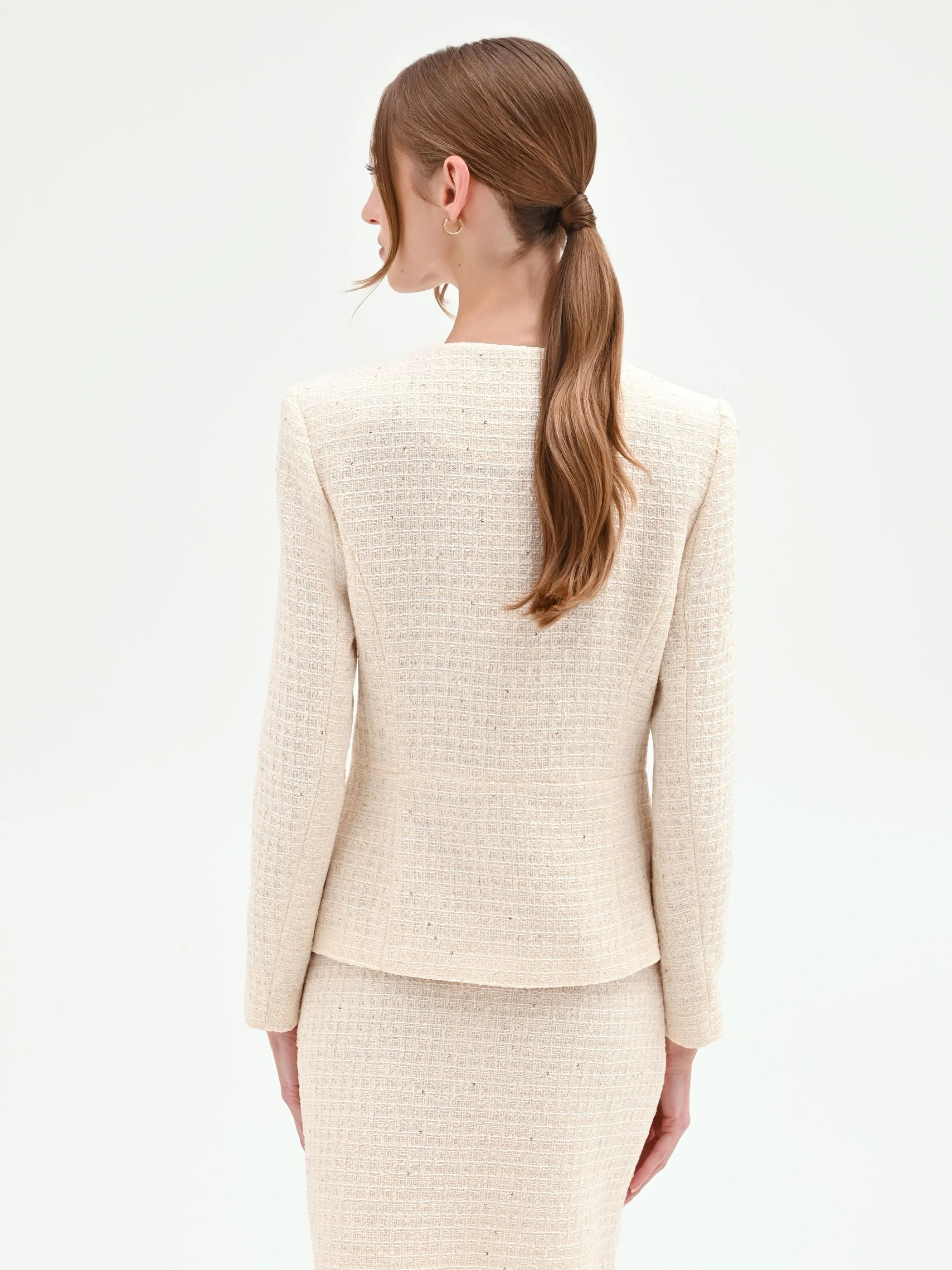 Giacca bouclé beige chiaro con fiore applicato - Image 3