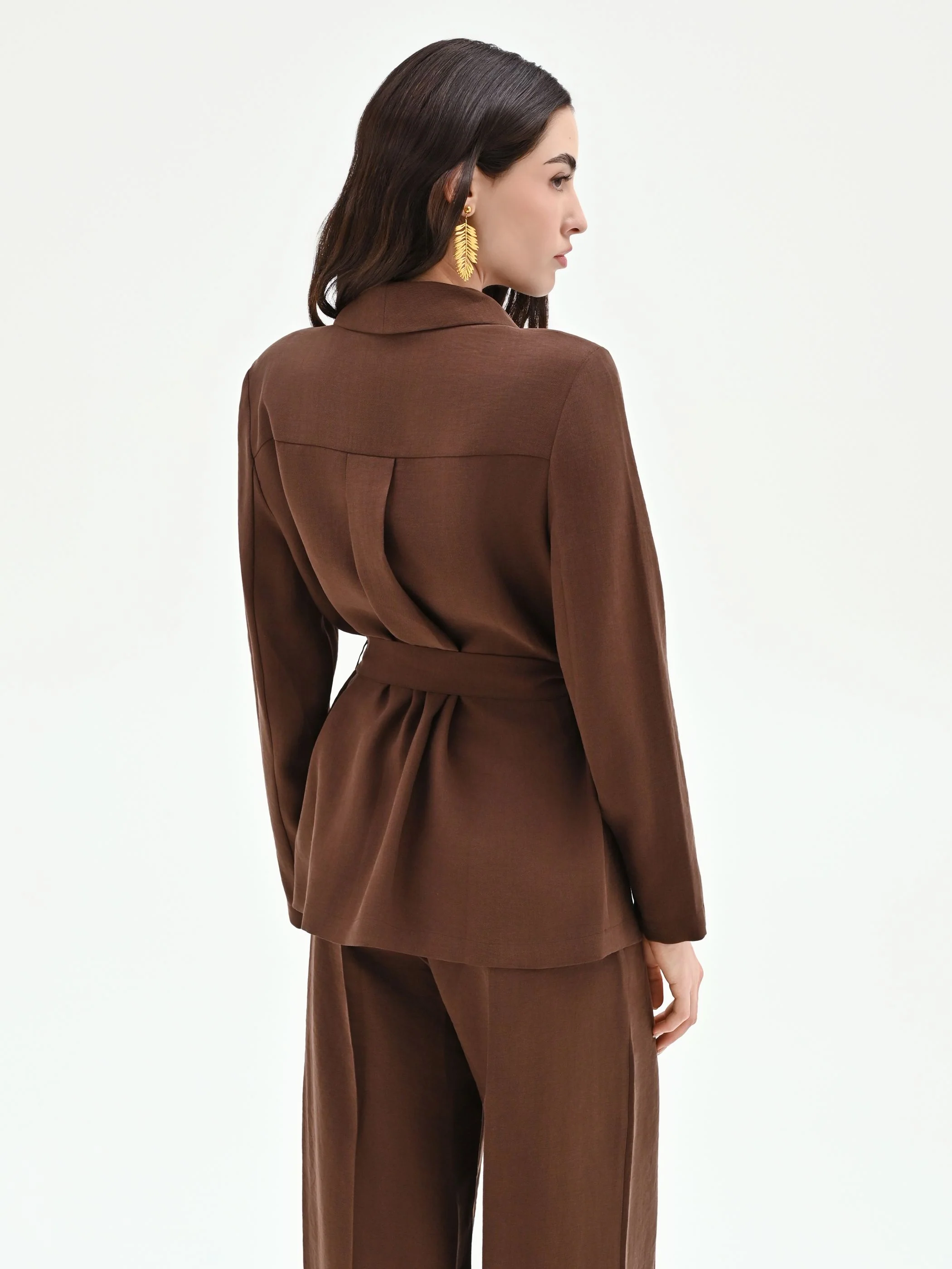 Giacca cioccolato con revers a scialle e cintura - Image 3
