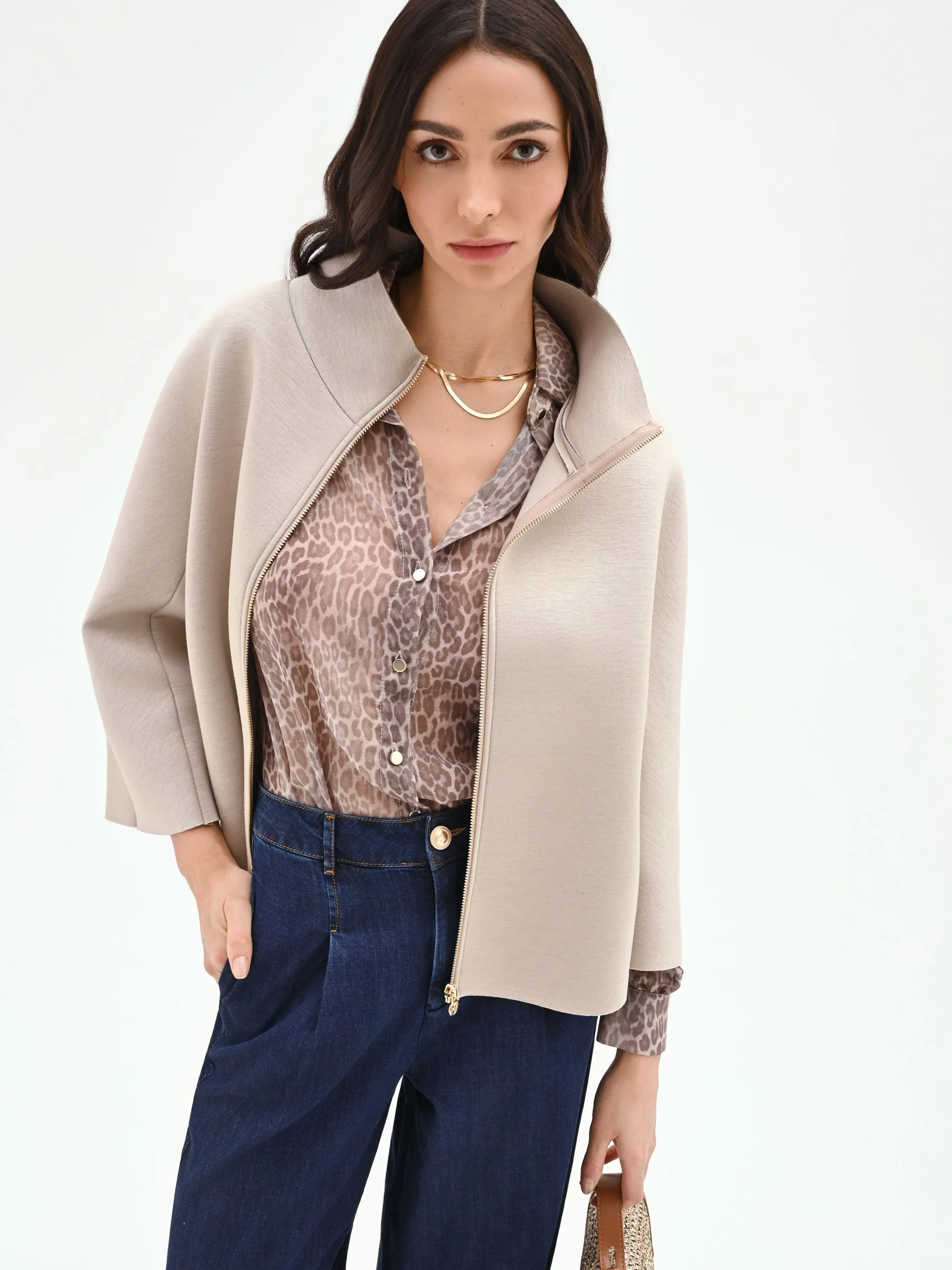 Giacca corta tortora beige con collo a imbuto - Image 7