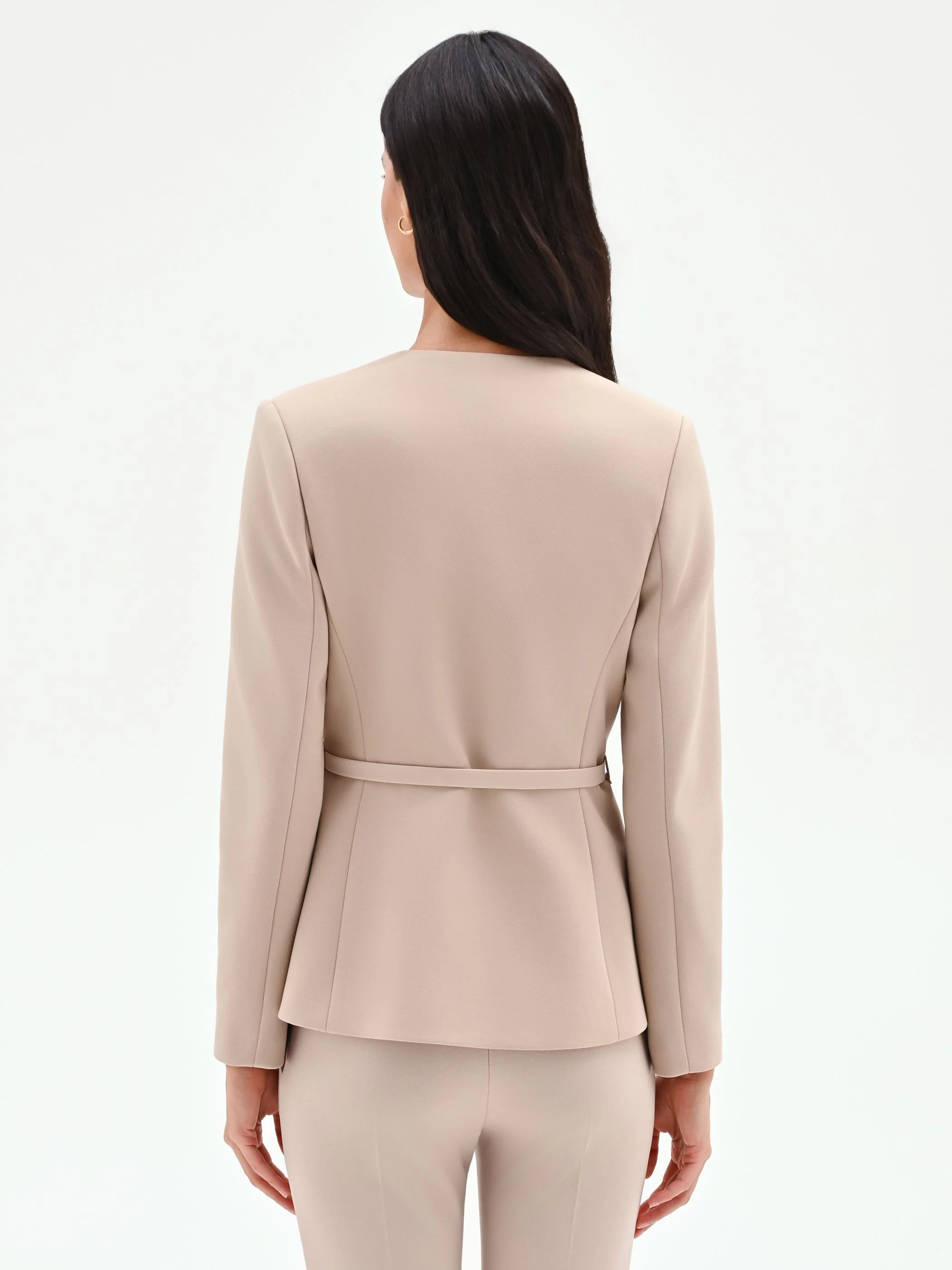 Giacca tortora beige con cintura e rever satinati - Image 3
