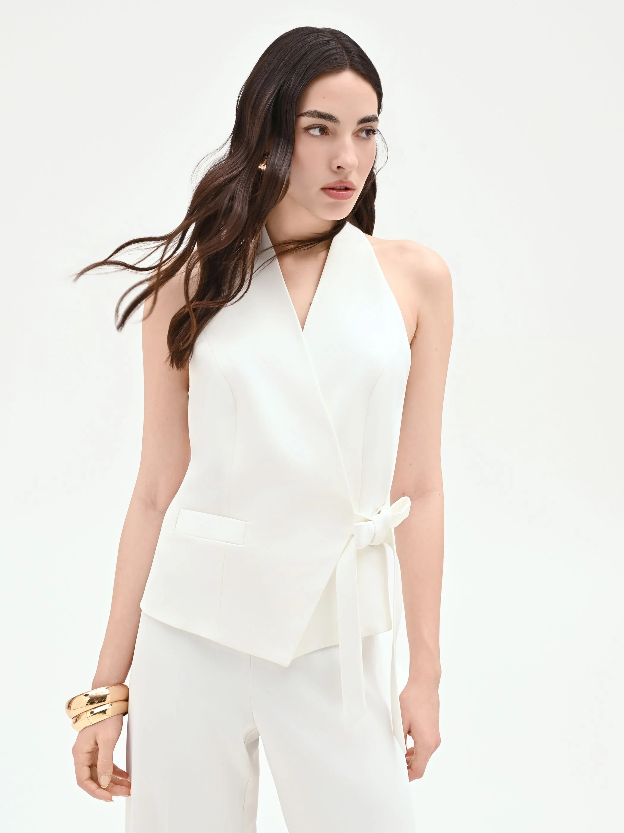 Gilet bianco con chiusura a fiocco laterale - Image 5