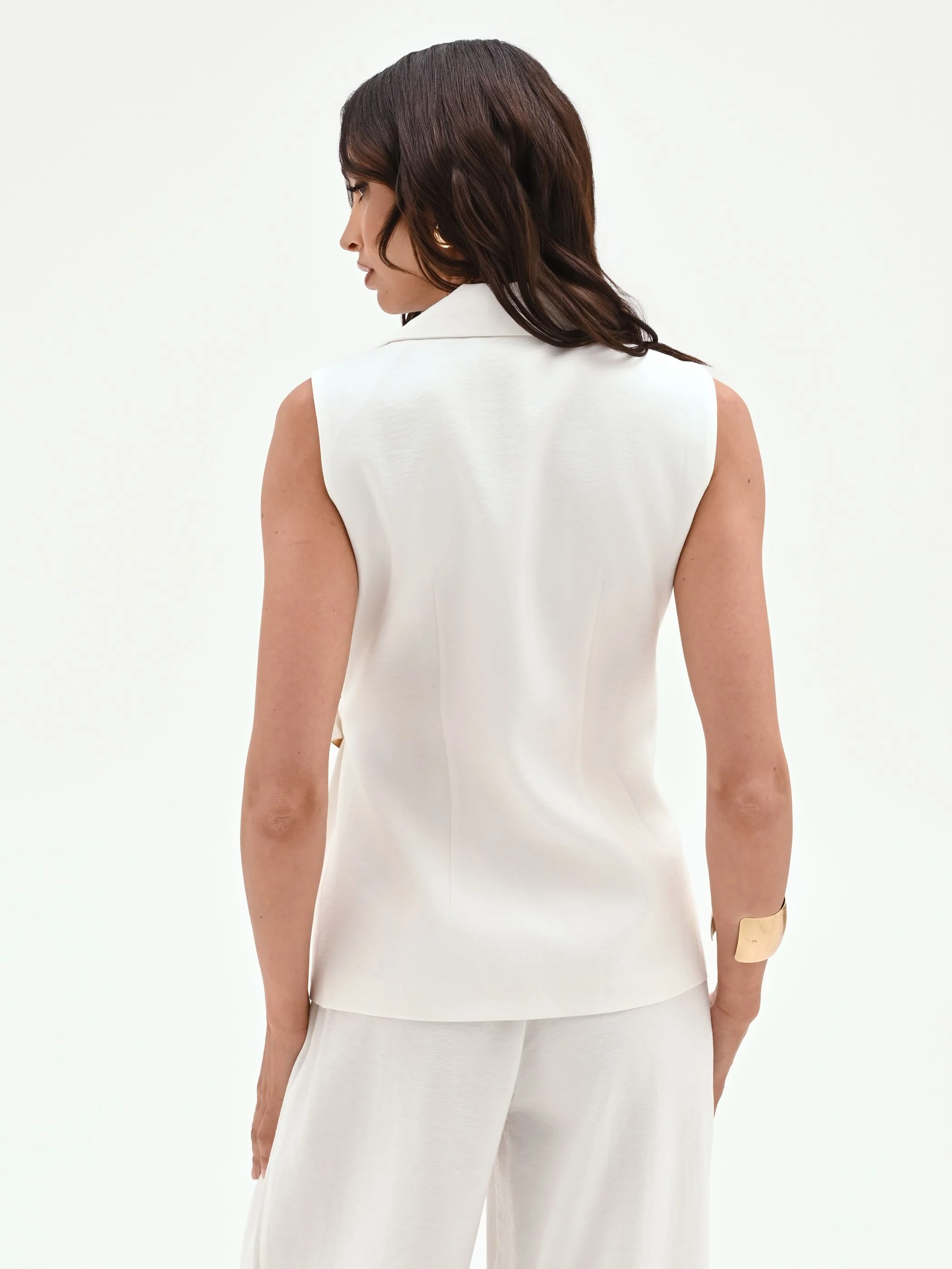 Gilet bianco con cintura e fibbia laterale - Image 3