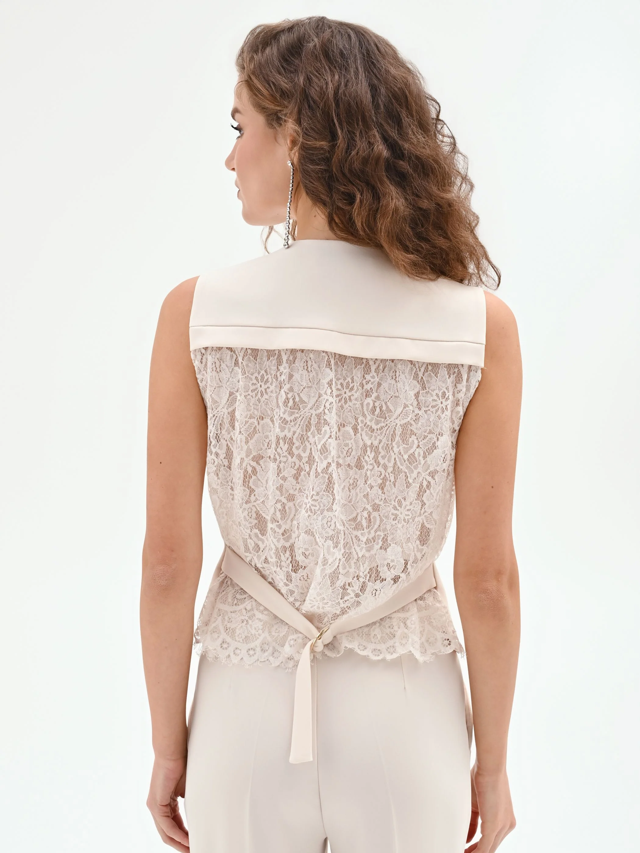 Gilet Bianco in Tessuto Fluido mano Crepe & Pizzo - Image 3