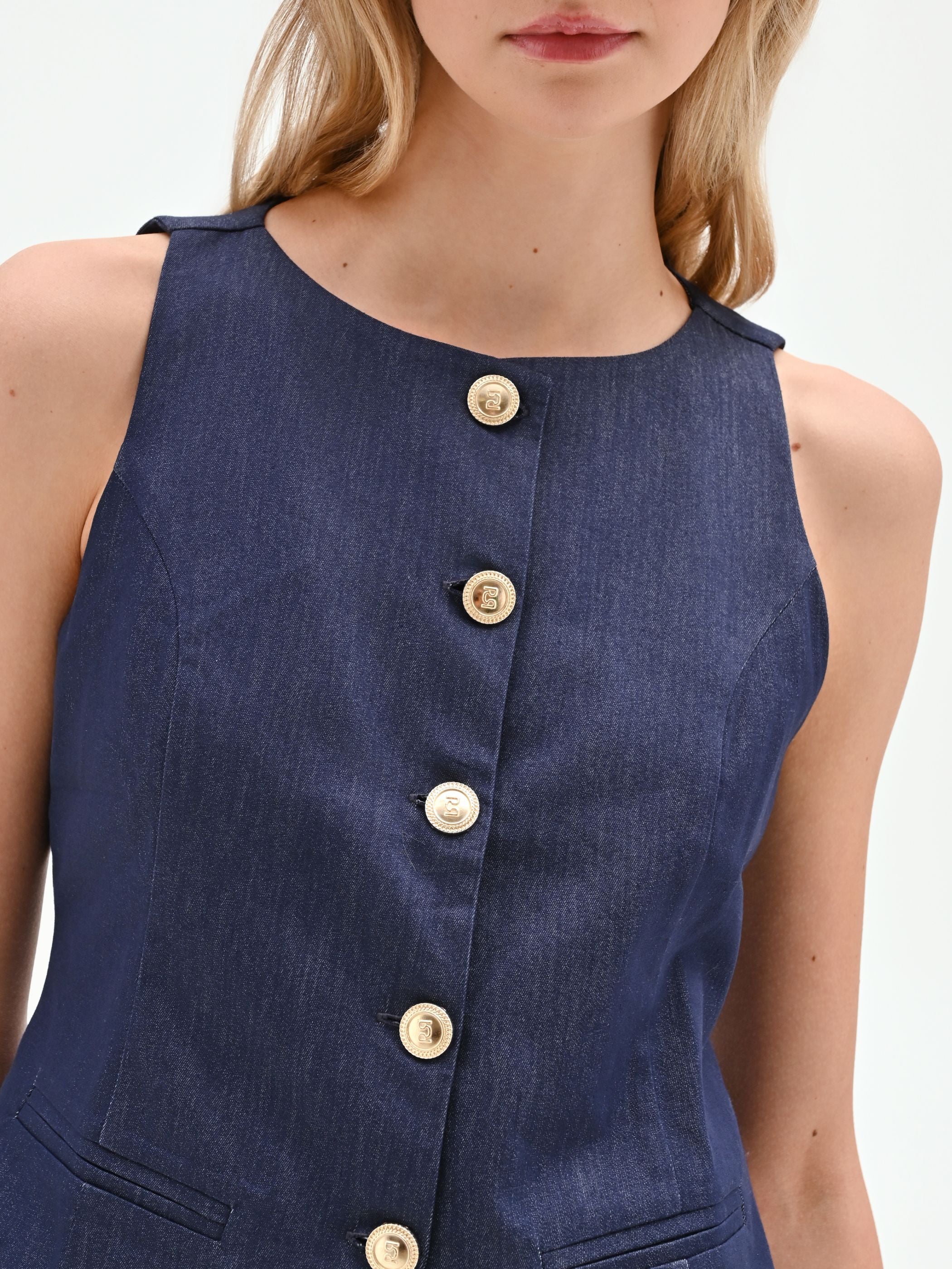 Gilet blu in jeans con bottoni dorati - Image 4