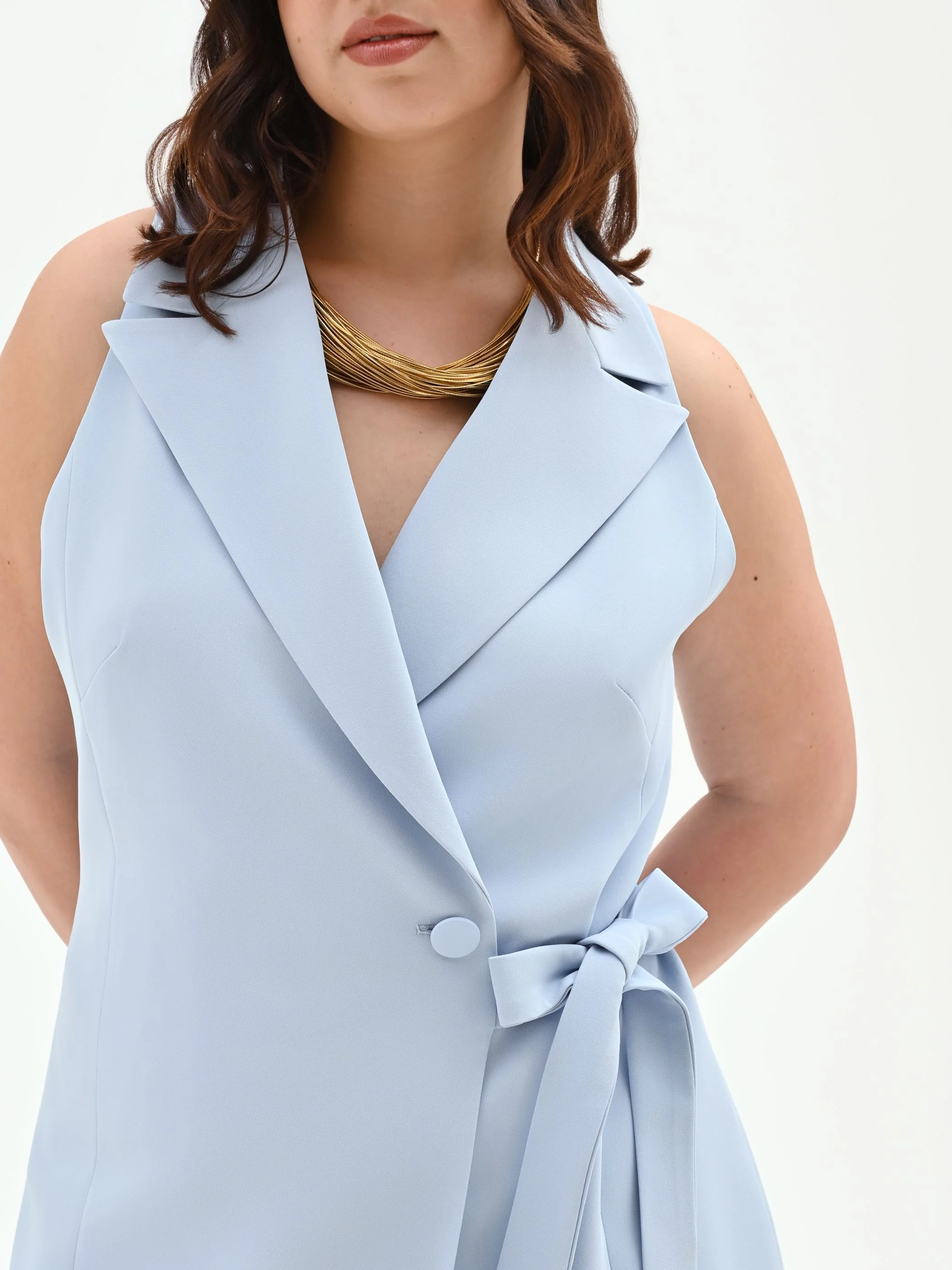 Gilet Curvy cielo azzurro con chiusura a nastro - Image 4