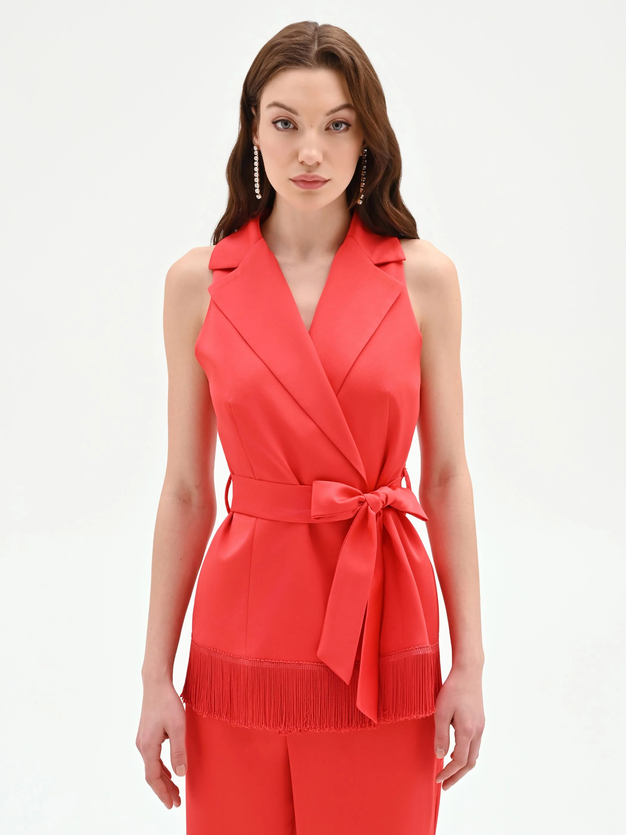 Gilet in raso rosso fragola con frange - Image 2