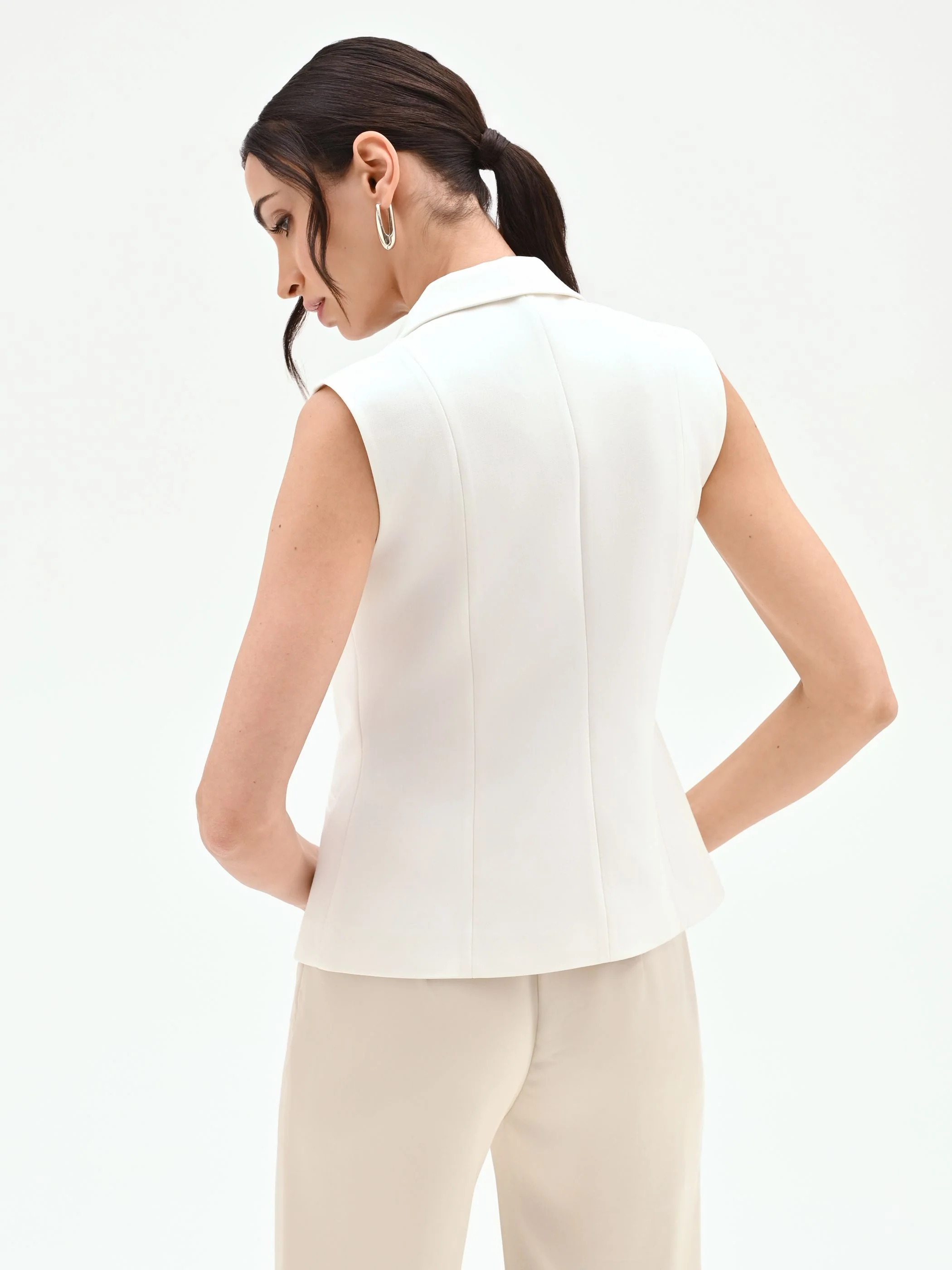 Gilet panna con bottoni design oro - Image 3