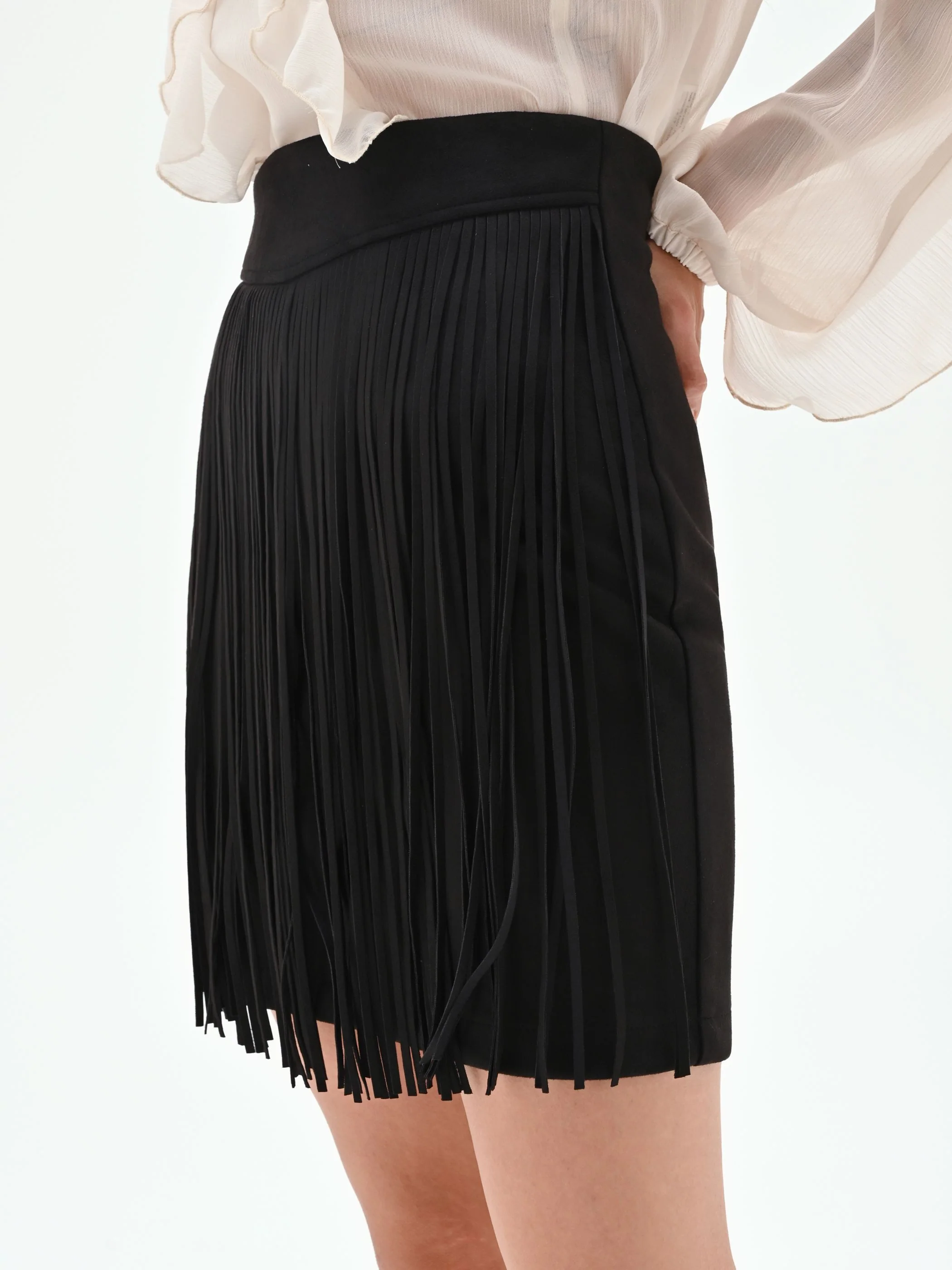 Gonna corta nera con frange lunghe - Image 4