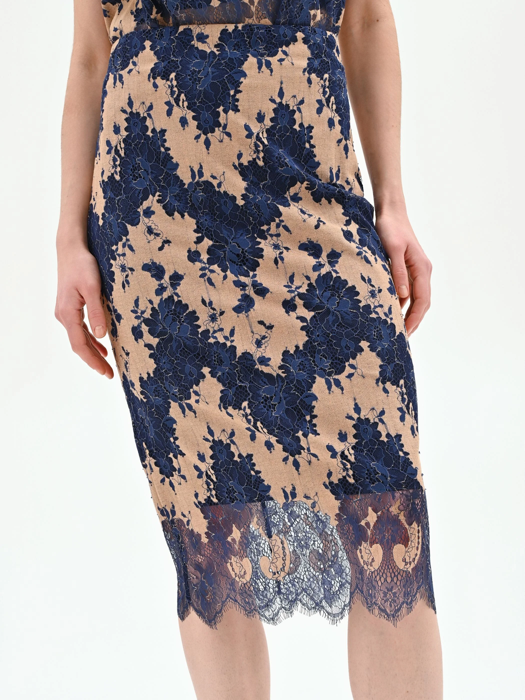 Gonna tubino blu in pizzo macramé bicolore - Image 4