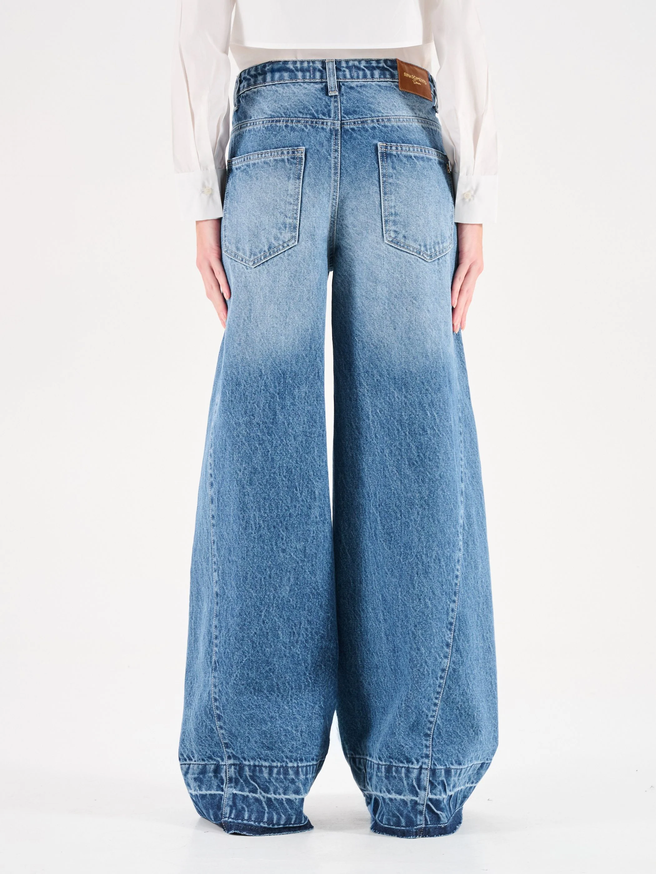 Jeans azzurri a gamba larga con risvolto - Image 3
