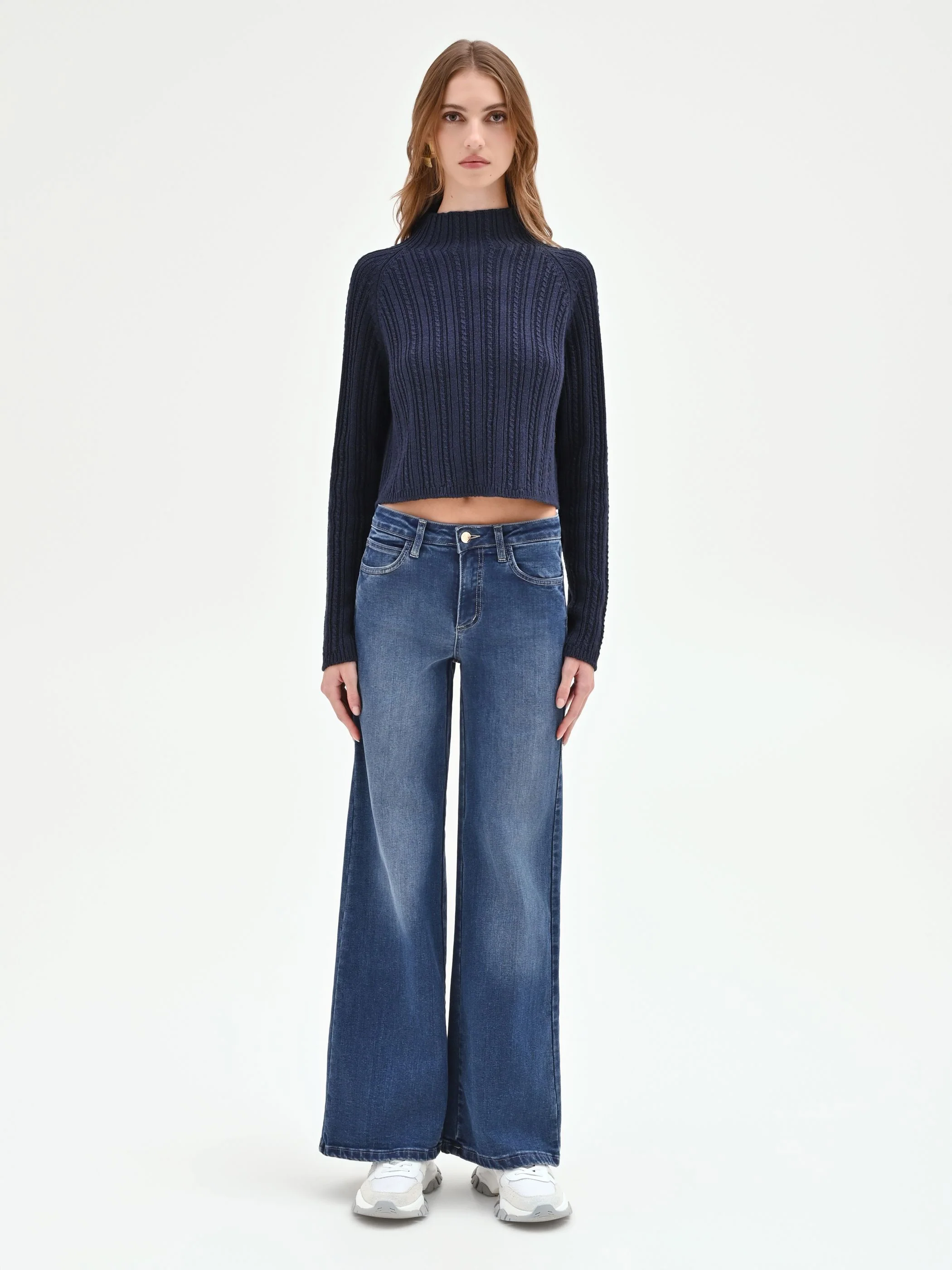 Maglia cropped blu a costine