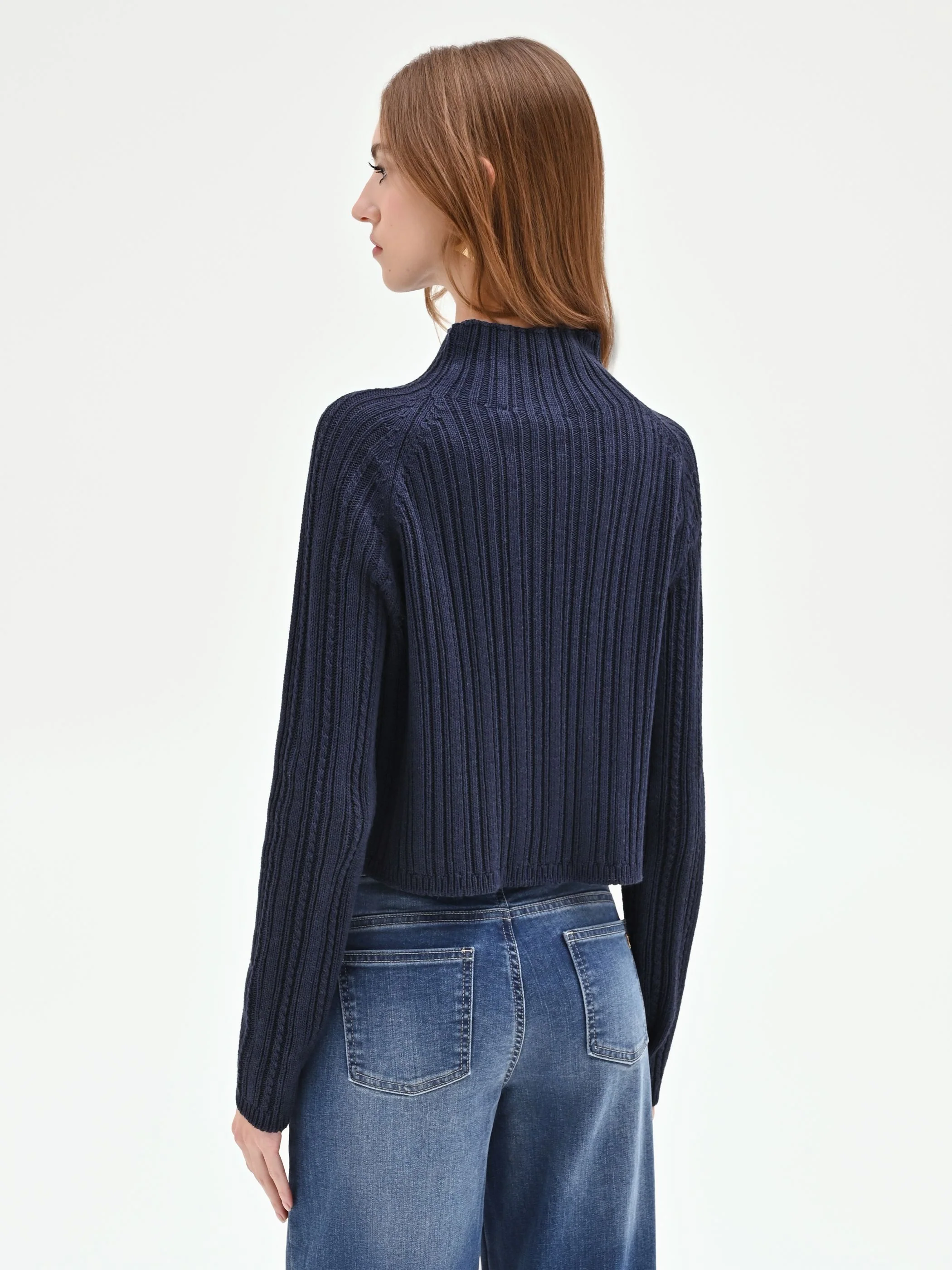 Maglia cropped blu a costine - Image 2