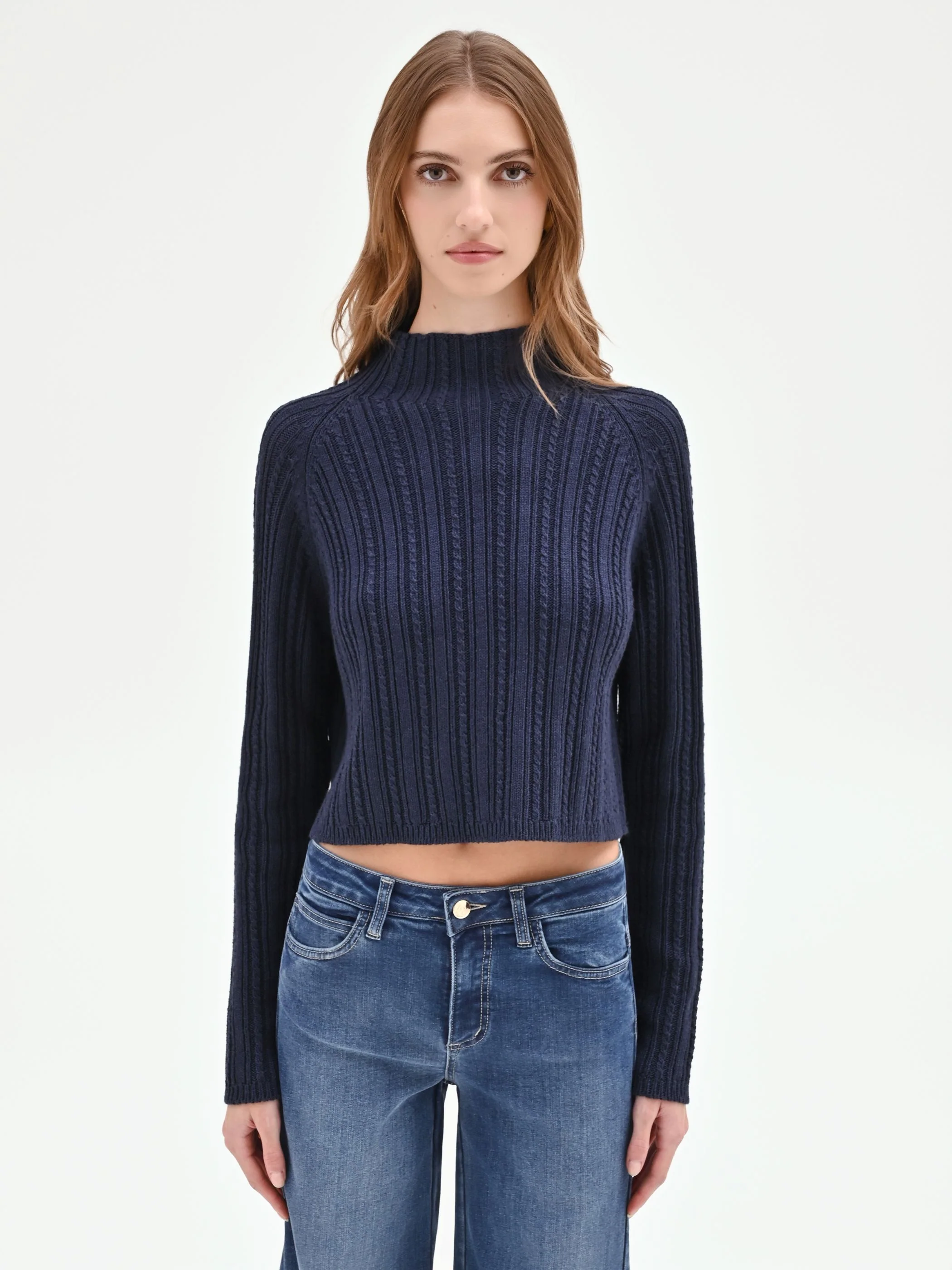 Maglia cropped blu a costine - Image 3
