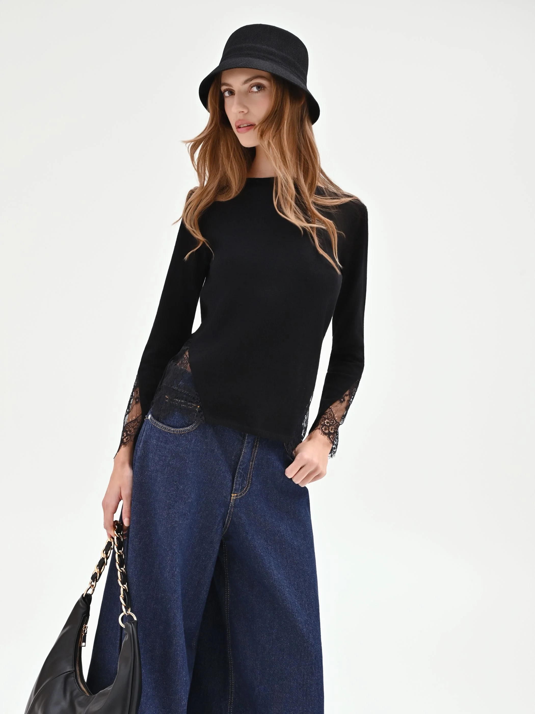 Maglia nera con inserti pizzo - Image 6
