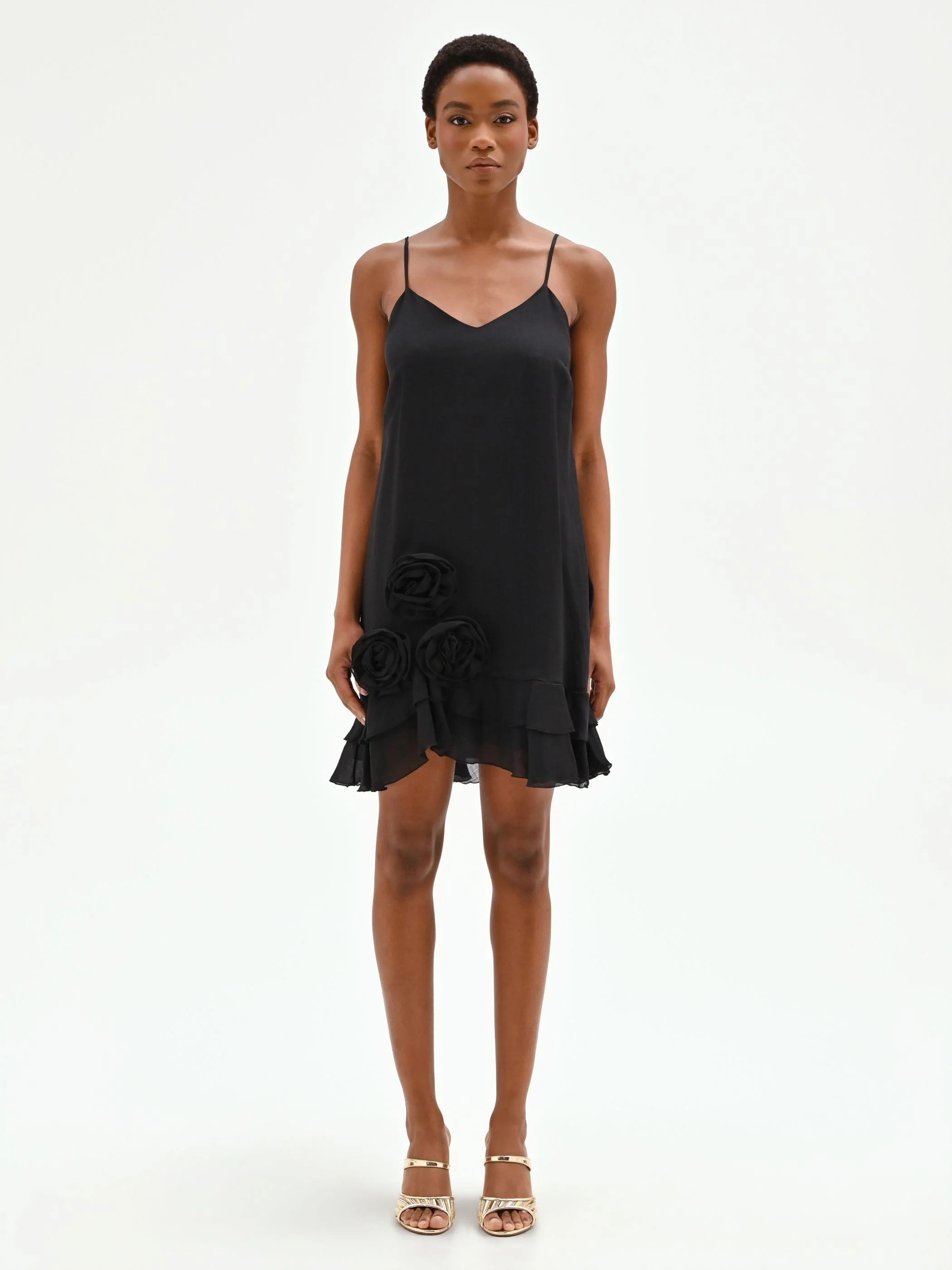 Mini abito nero in lyocell con rose applicate e balze