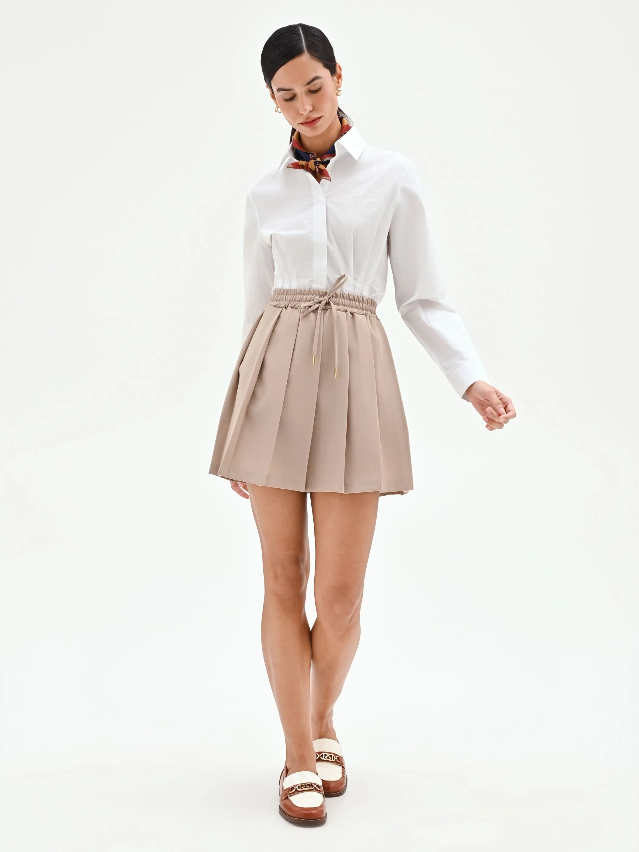Minigonna a pieghe tortora beige - Image 5