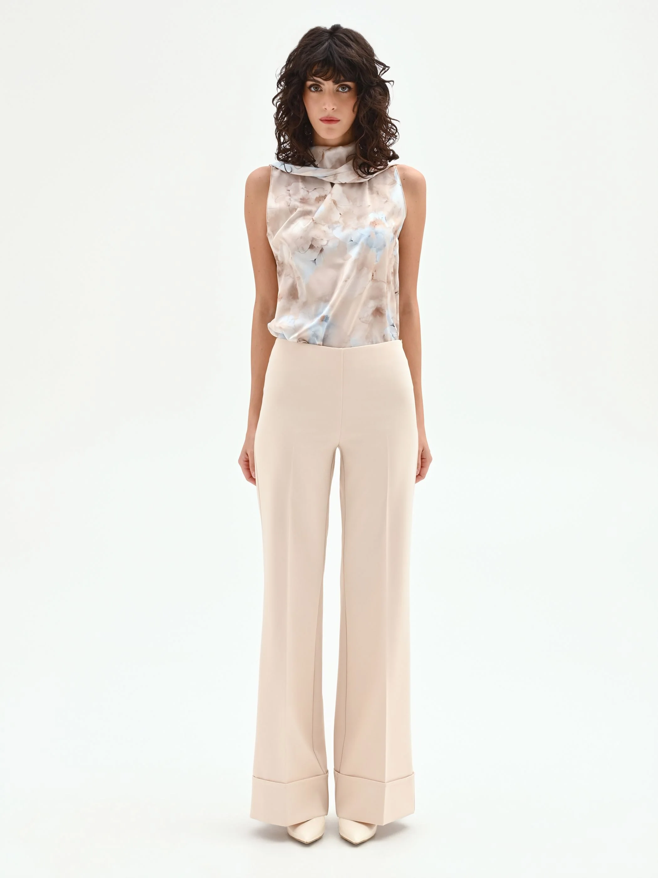 Pantalone a palazzo beige chiaro con risvolto