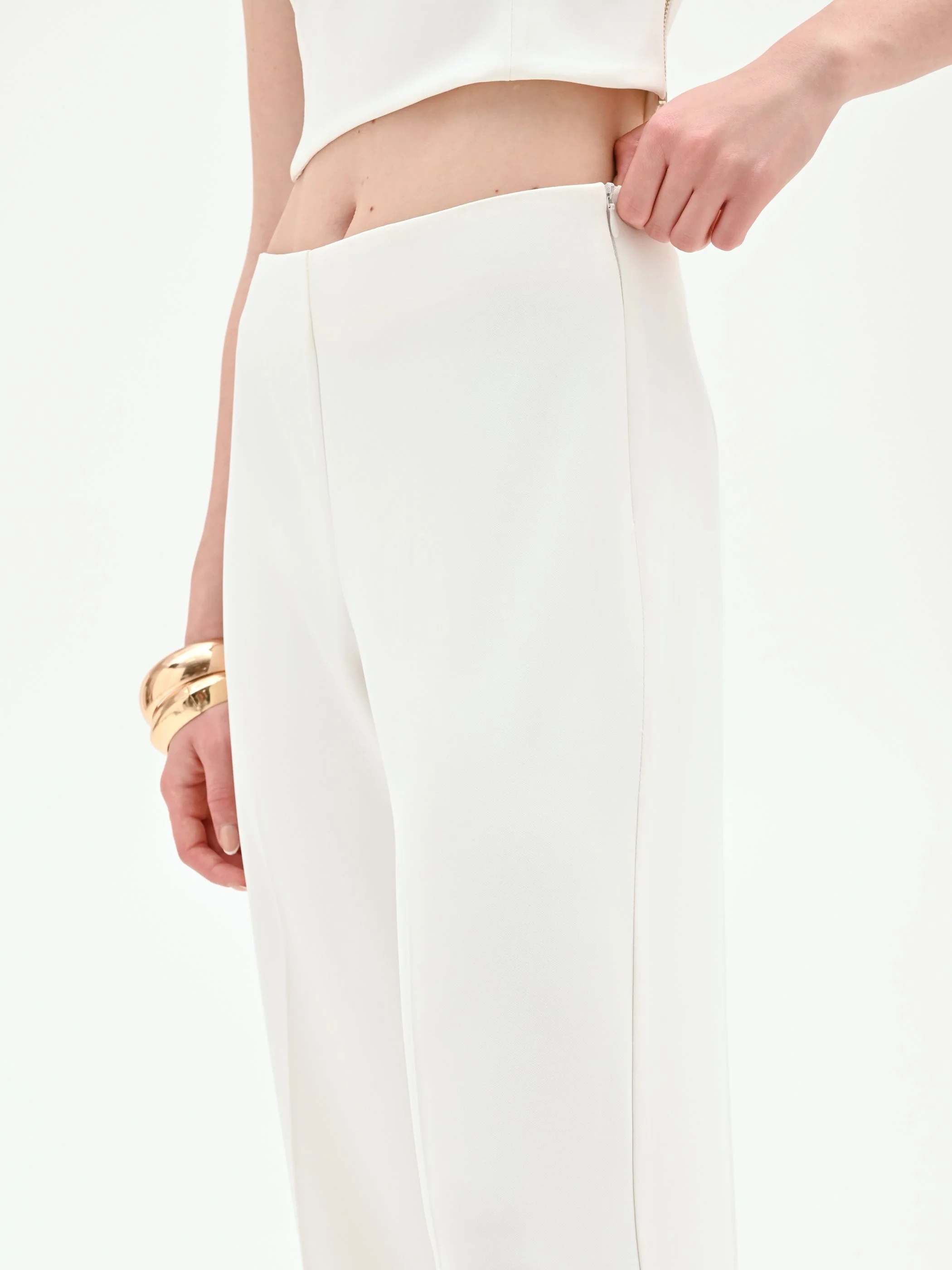 Pantalone a palazzo bianco con piega stirata - Image 4