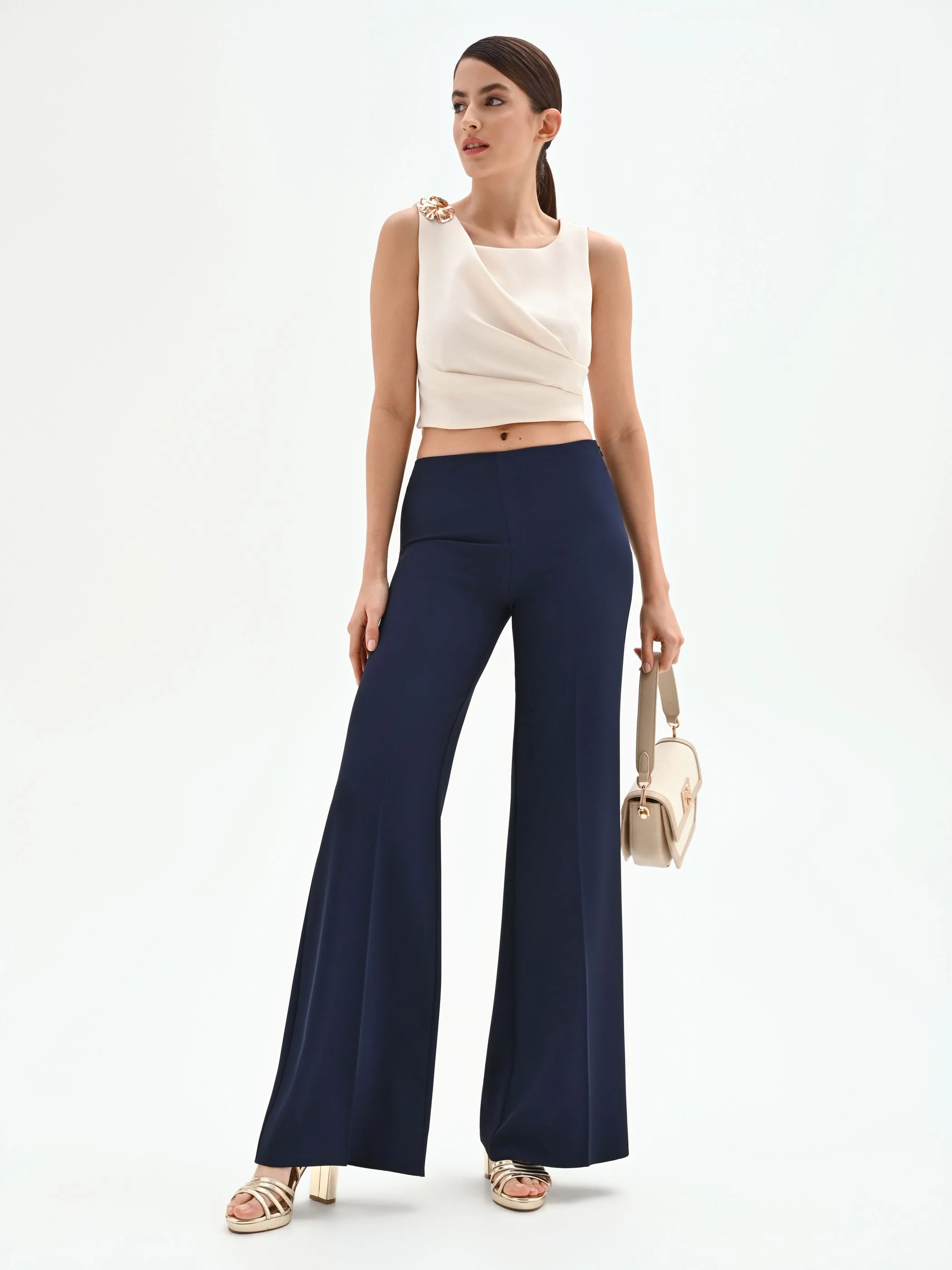 Pantalone a palazzo blu con piega stirata - Image 6