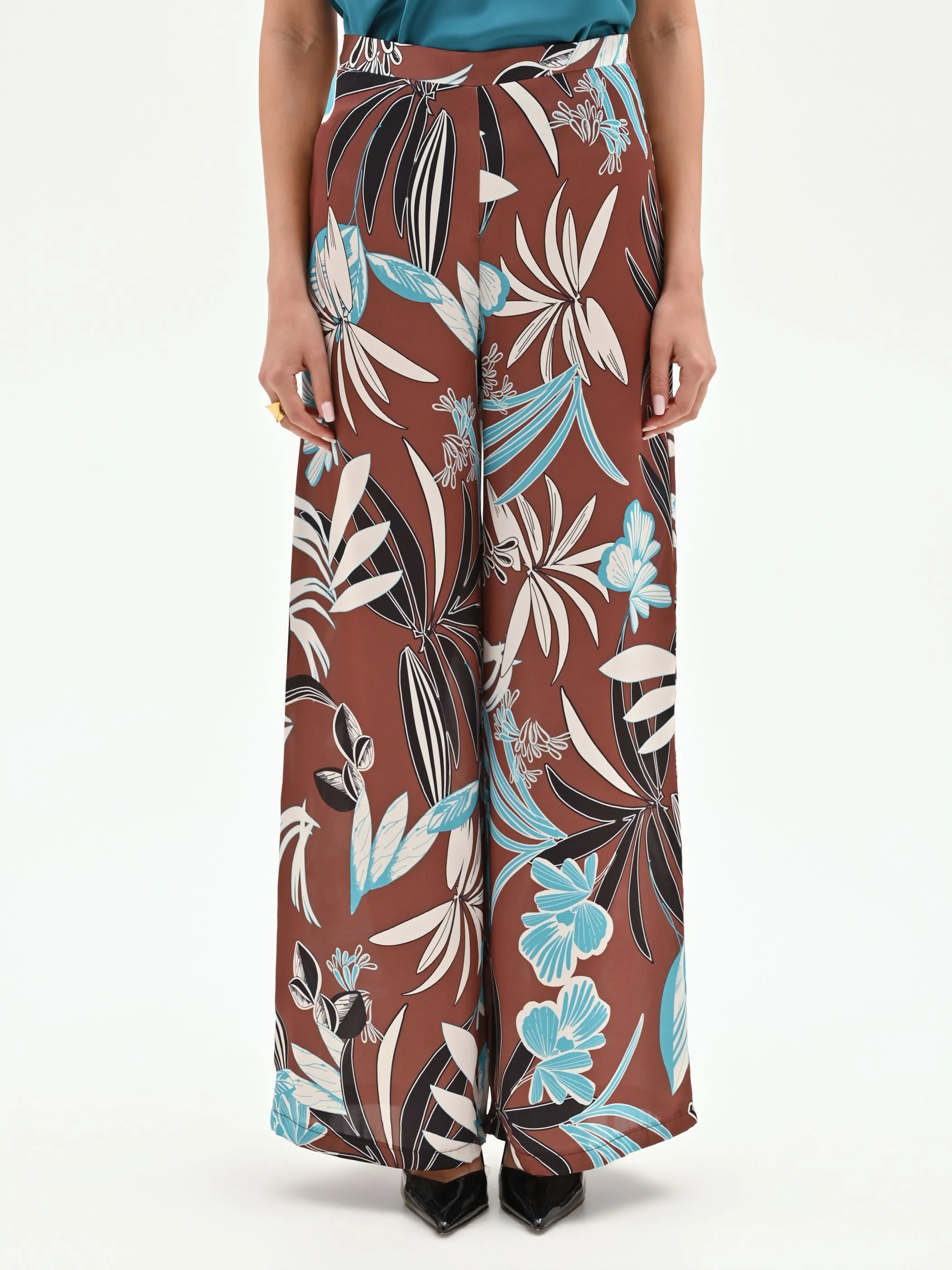 Pantalone a palazzo cioccolato con stampa botanica - Image 2
