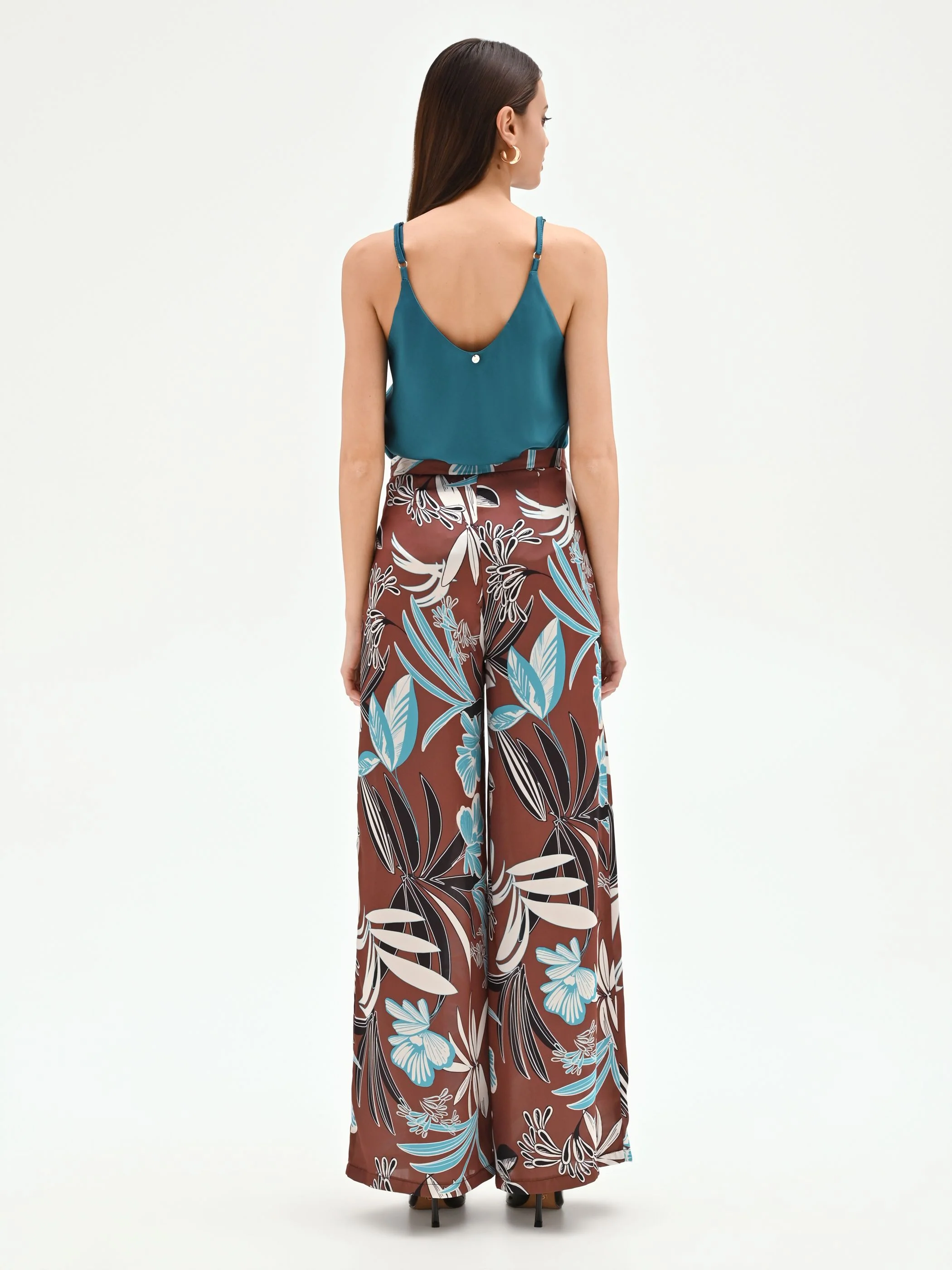 Pantalone a palazzo cioccolato con stampa botanica - Image 3