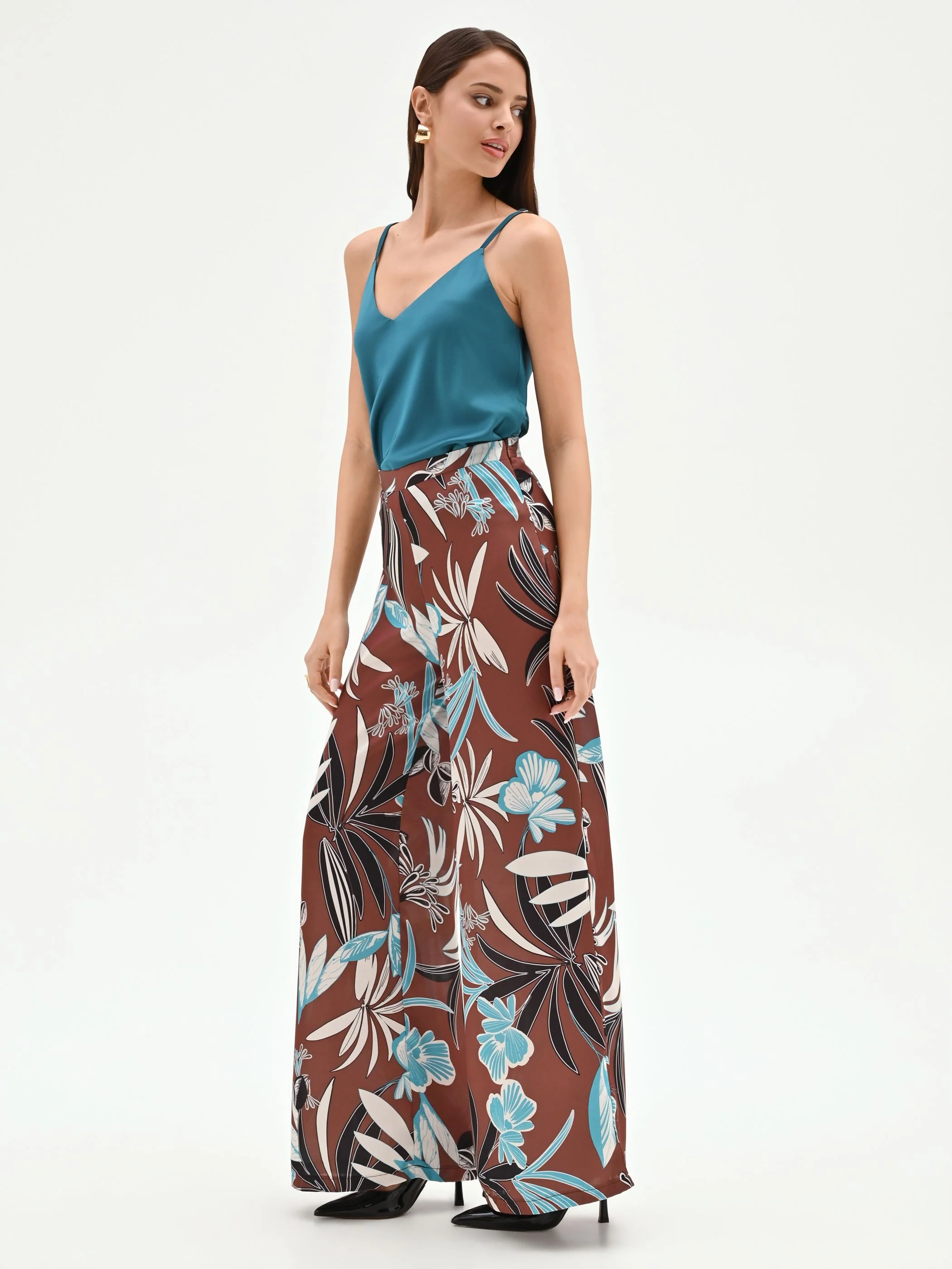 Pantalone a palazzo cioccolato con stampa botanica - Image 5