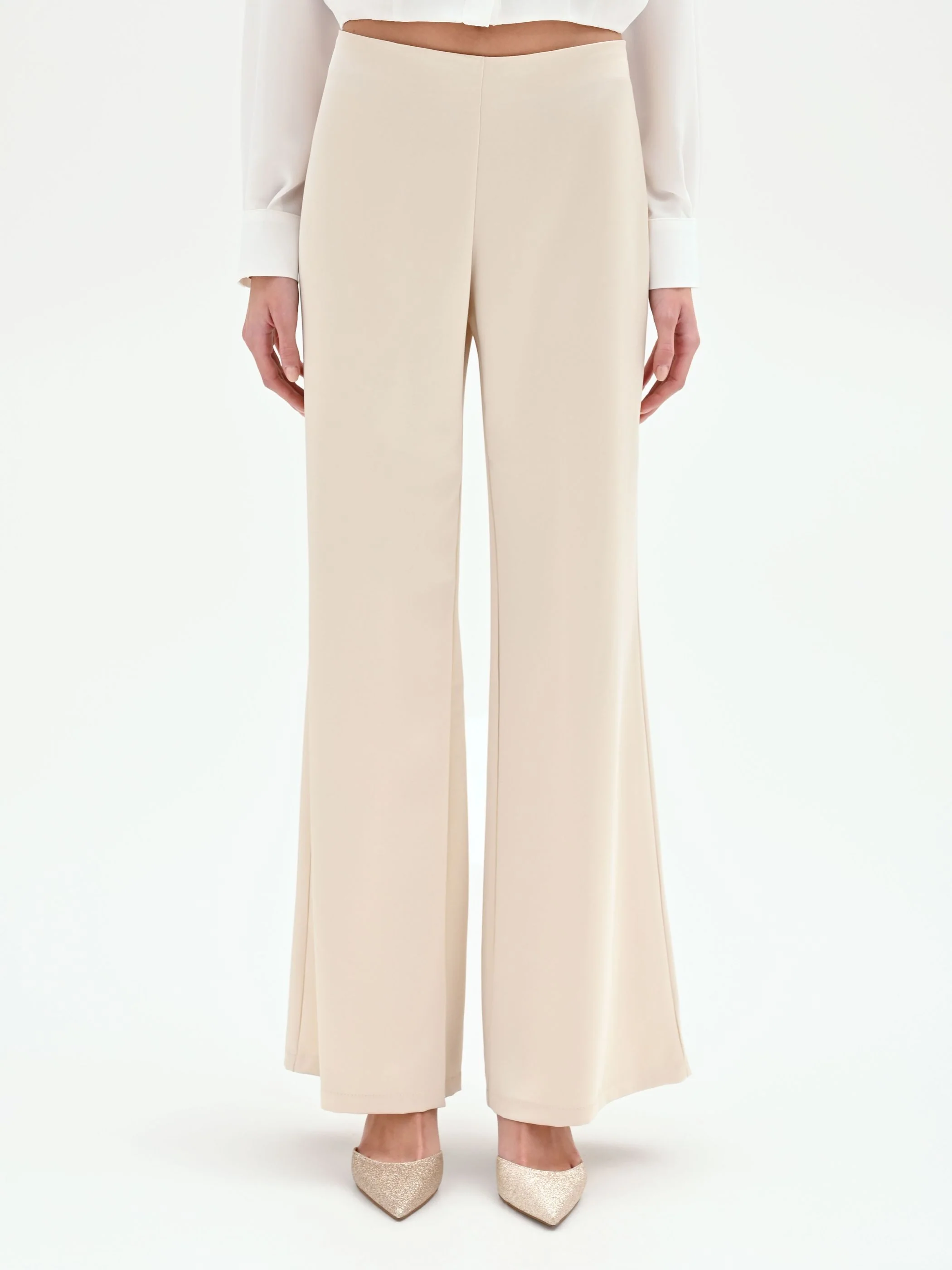 Pantalone a palazzo in raso beige chiaro - Image 2