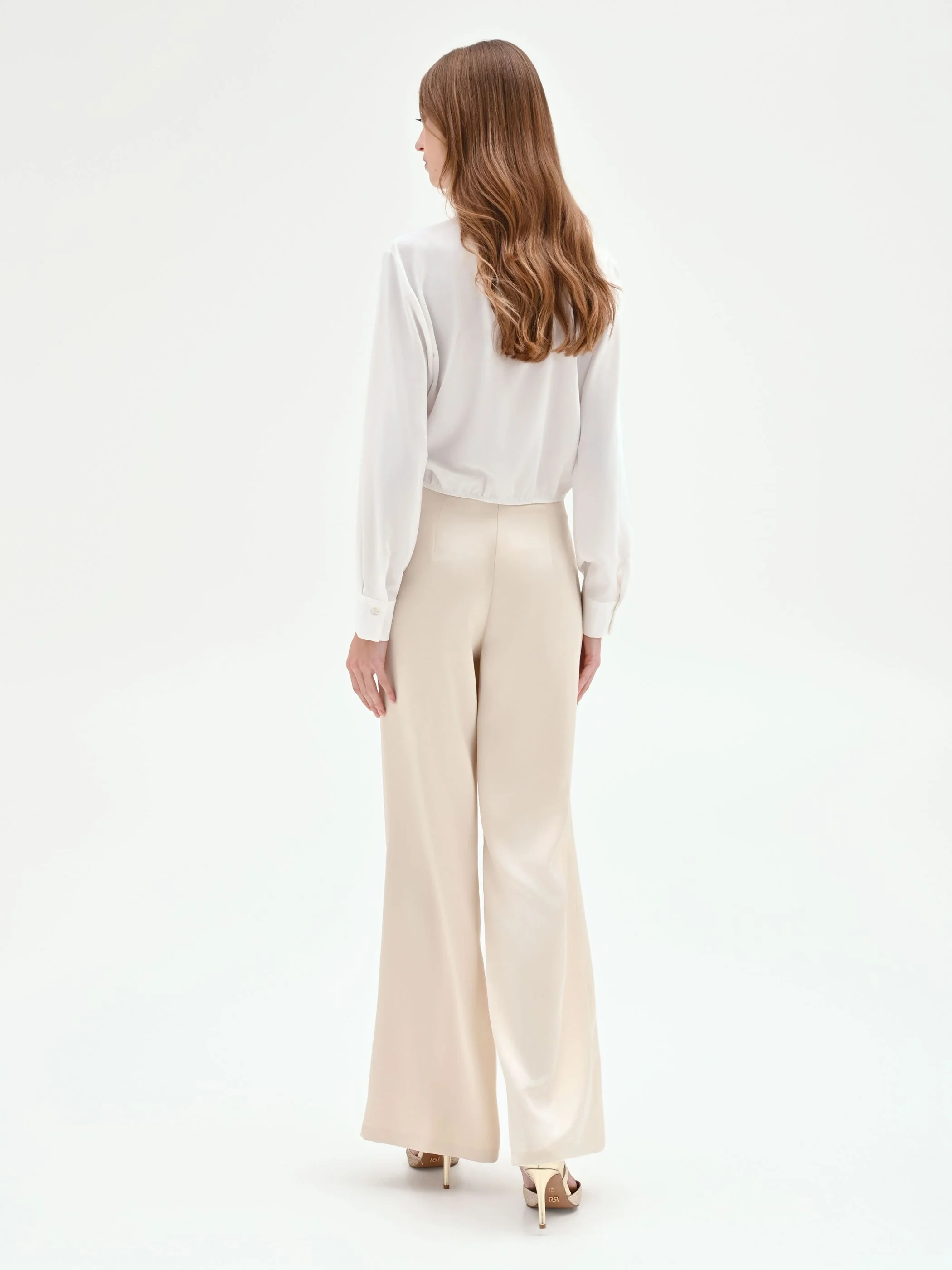 Pantalone a palazzo in raso beige chiaro - Image 3