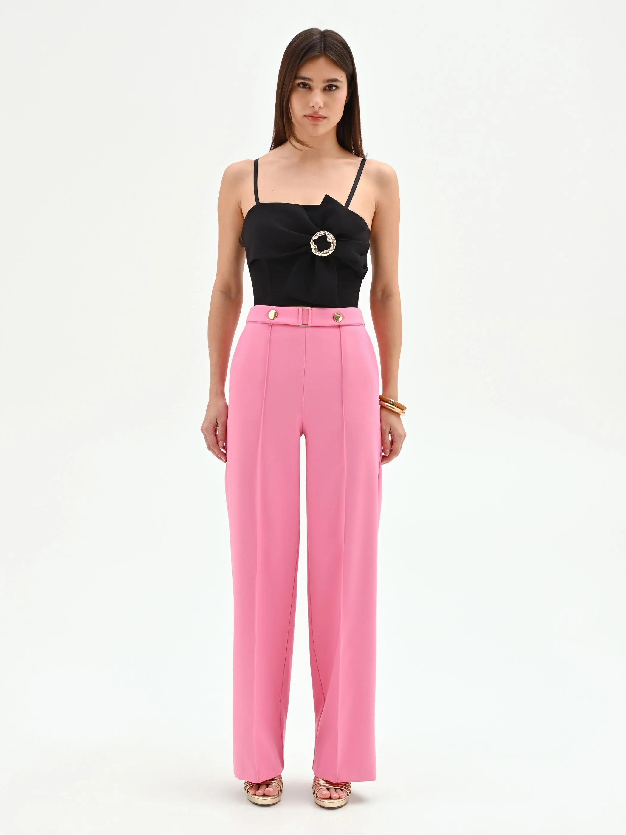 Pantalone a palazzo rosa con cintura gioiello - Image 2
