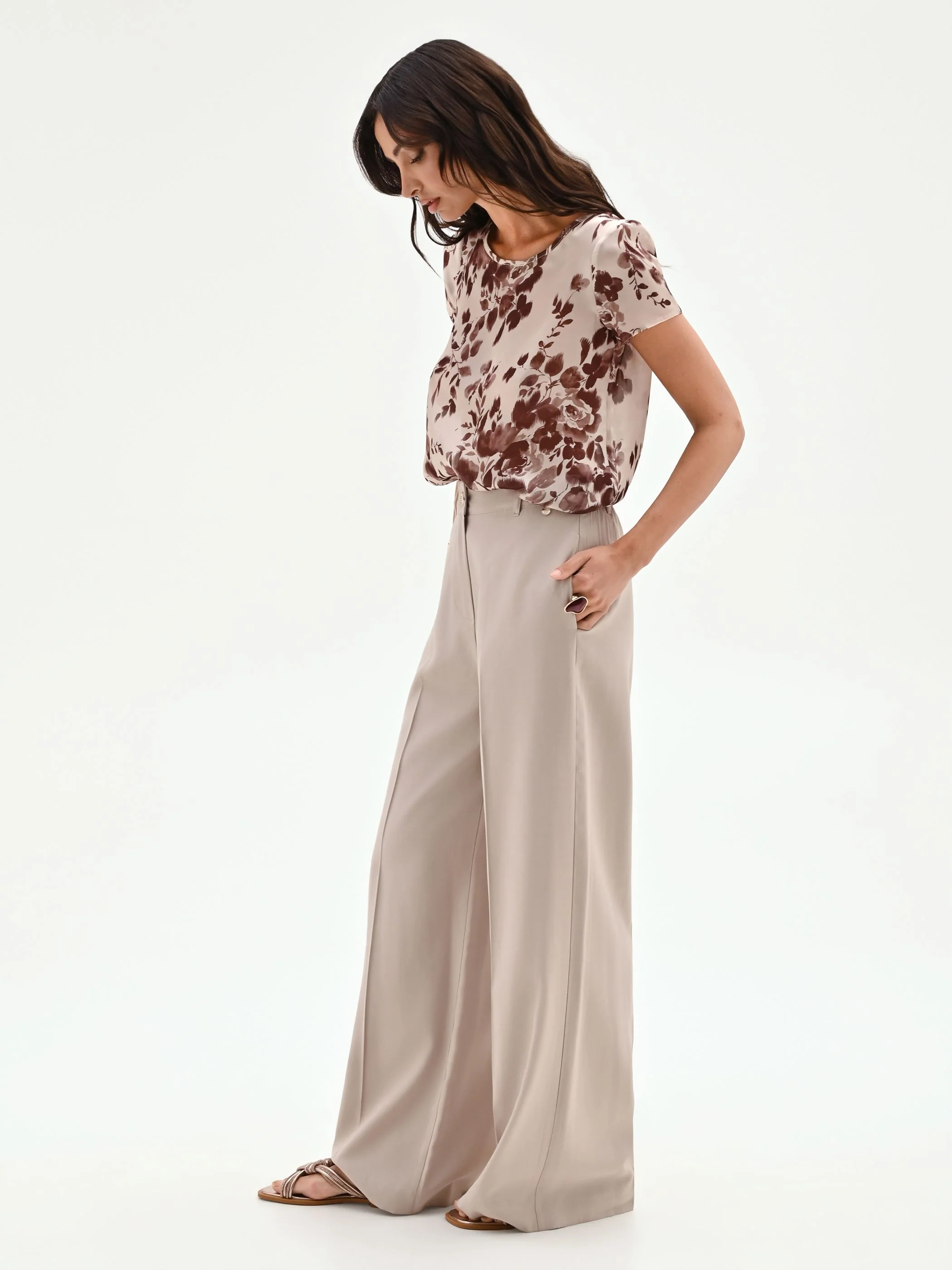 Pantalone a palazzo tortora beige con piega stirata - Image 2
