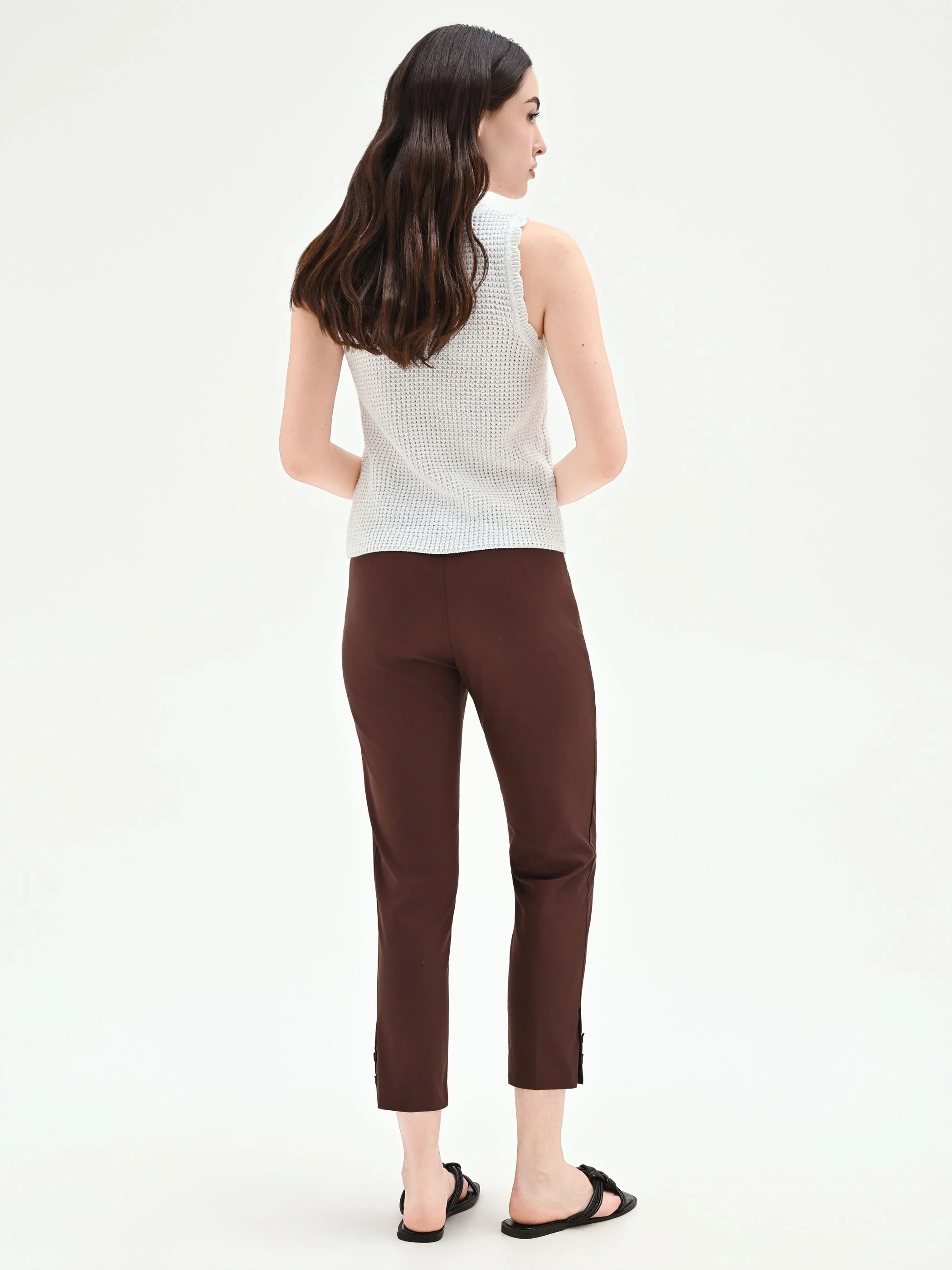 Pantalone a sigaretta cioccolato con spacchi decorati - Image 3