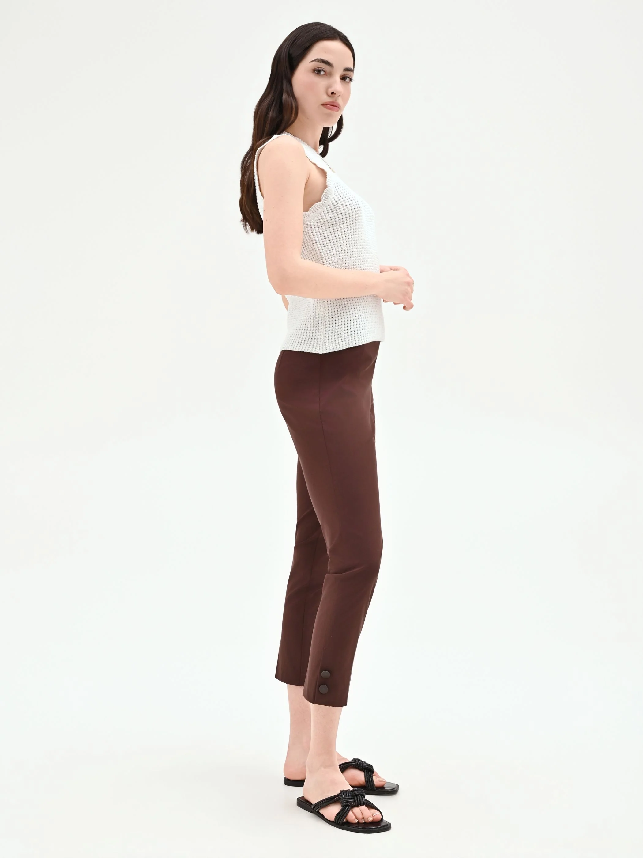 Pantalone a sigaretta cioccolato con spacchi decorati - Image 5